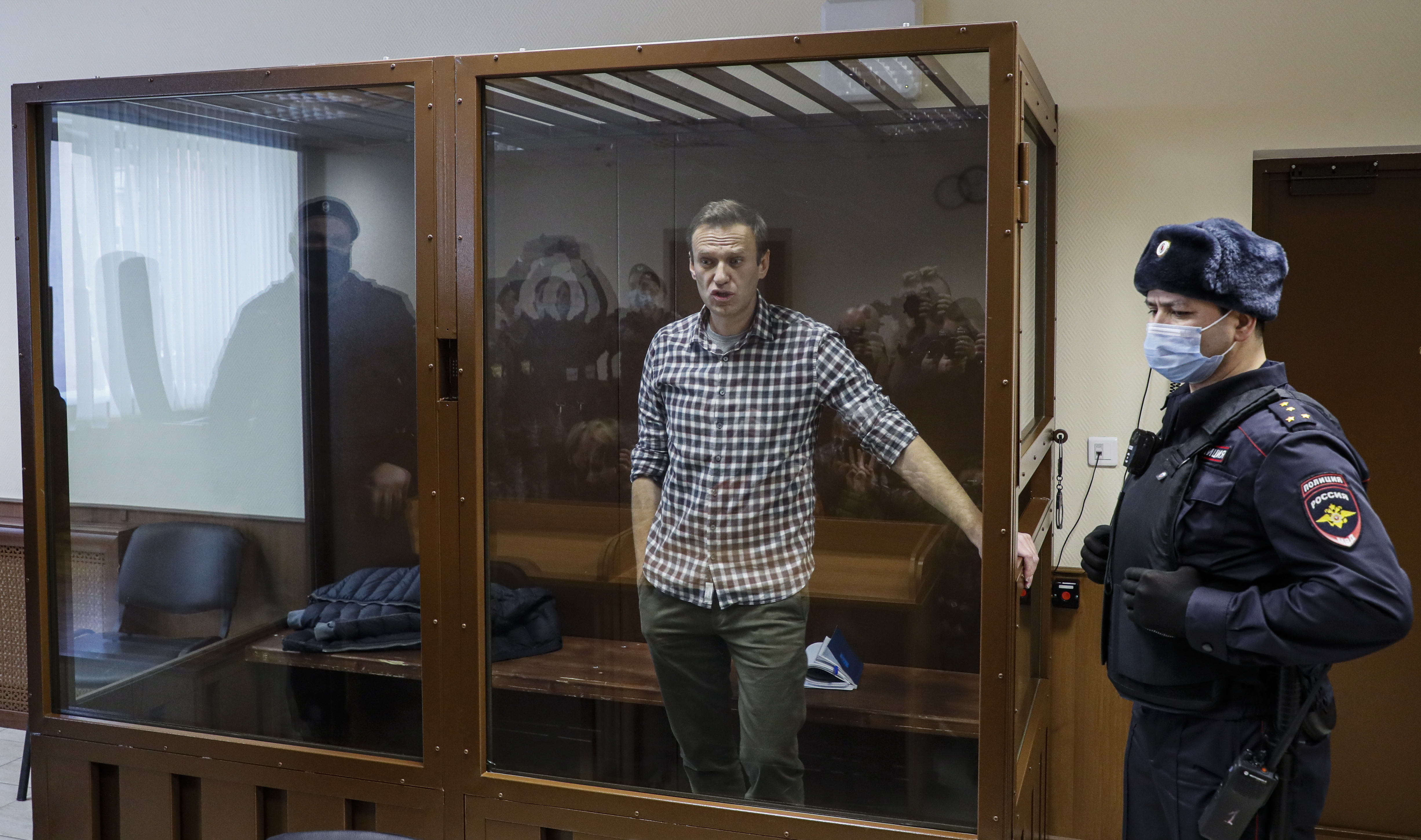 Alexei Navalny, durante uno de los juicios en su contra (EFE/EPA/YURI KOCHETKOV/Archivo)
