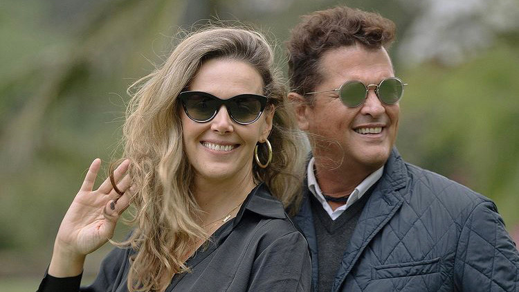 Claudia Elena Vásquez, esposa del cantante colombiano Carlos Vives, reveló la foto de la primera vez que vio al samario. Foto: Redes
