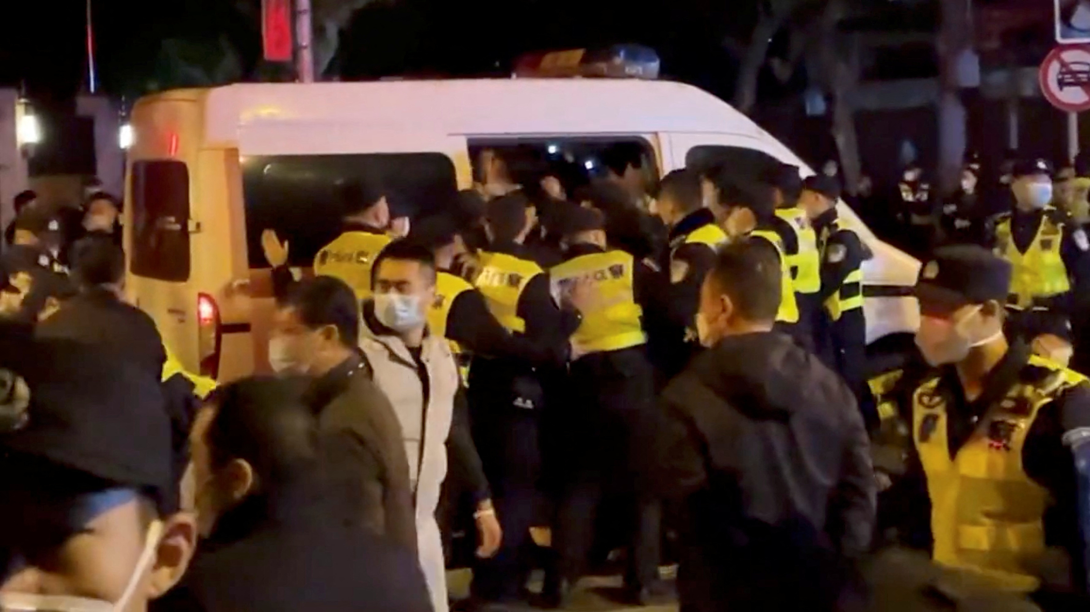 Manifestantes fueron detenidos (via Reuters)
