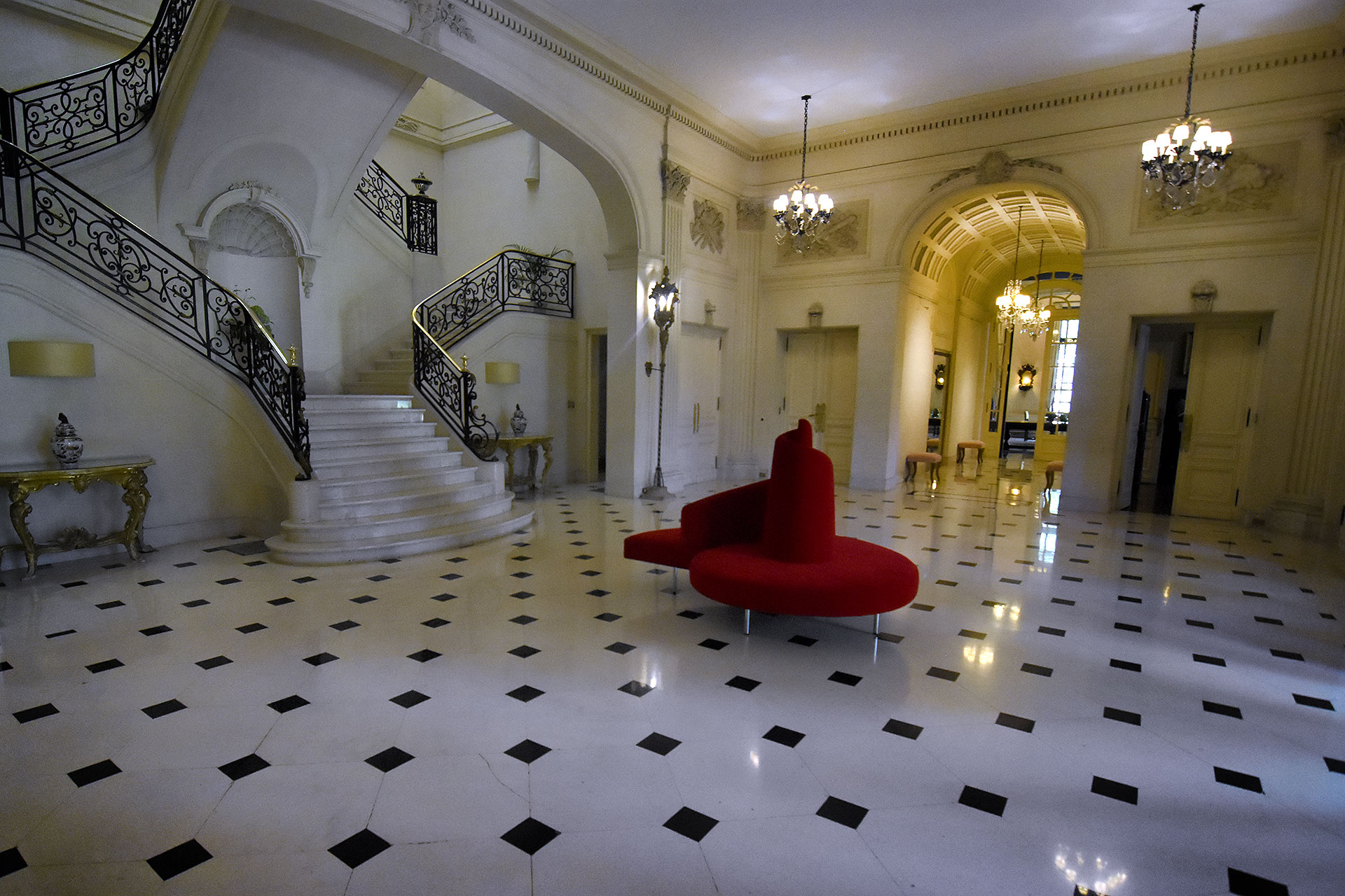 25 fotos del lujoso Palacio Alvear, la residencia del embajador de Italia que nunca habitó su dueño original