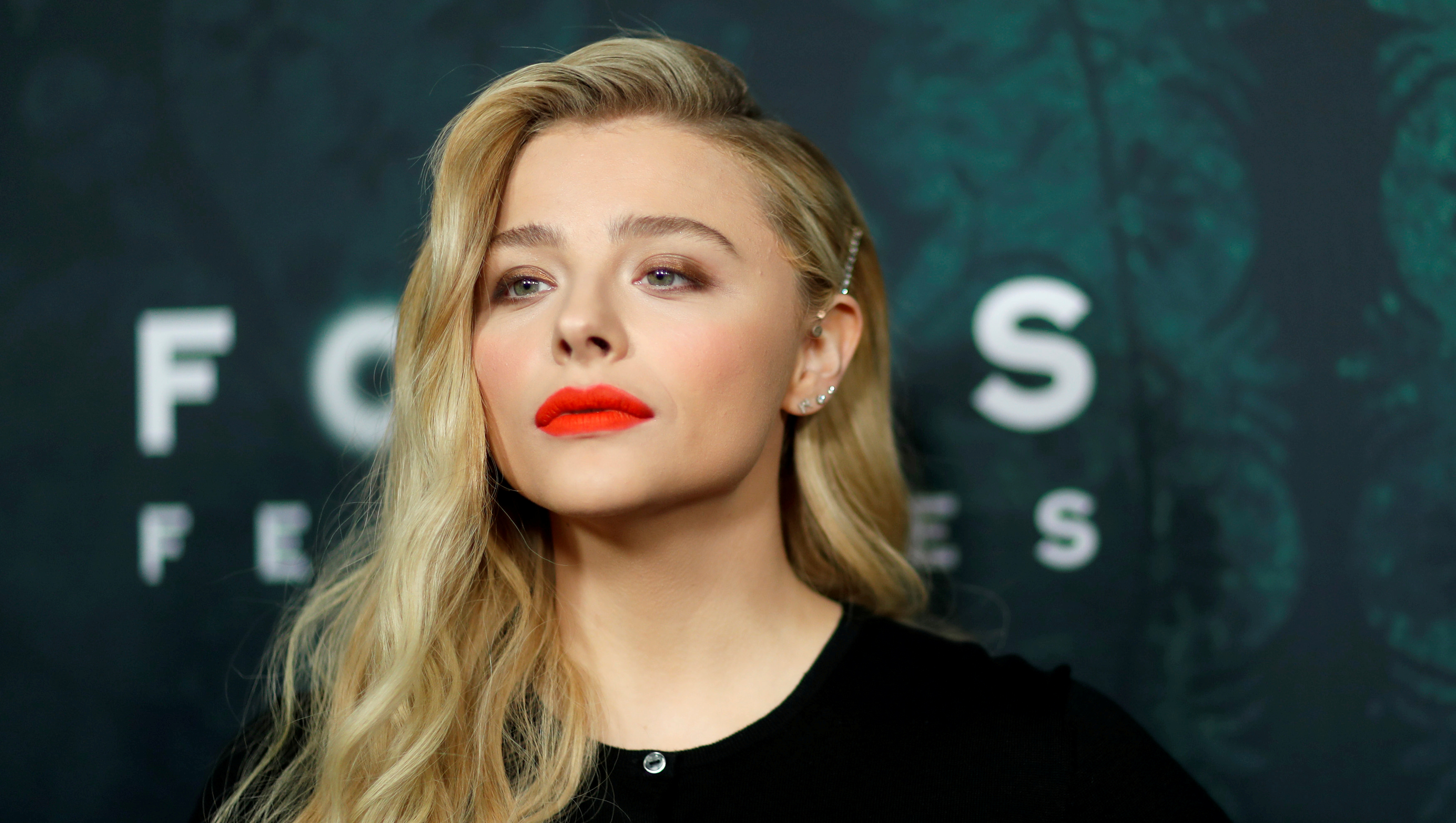 Teleas - #FOTOS  Chloë Grace Moretz admite que #internet