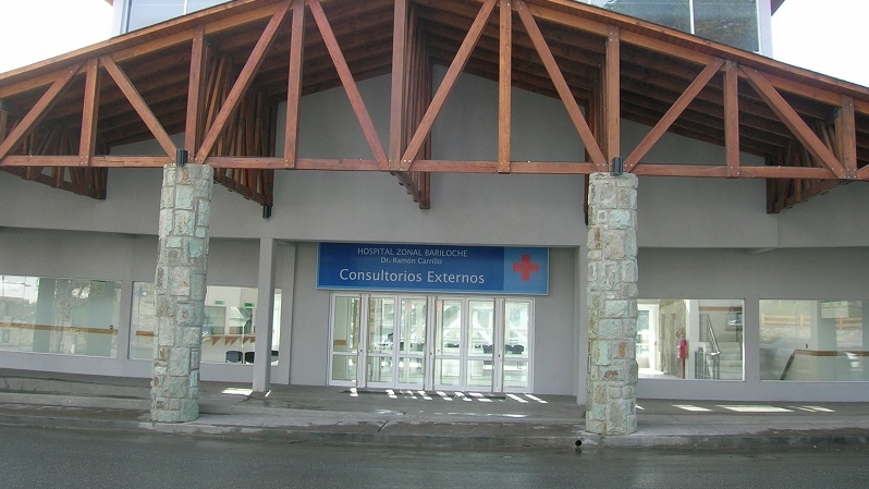 Todas las víctimas fueron trasladadas al Hospital Ramón Carrillo de Bariloche, donde dos de ellas murieron con el correr de las horas 