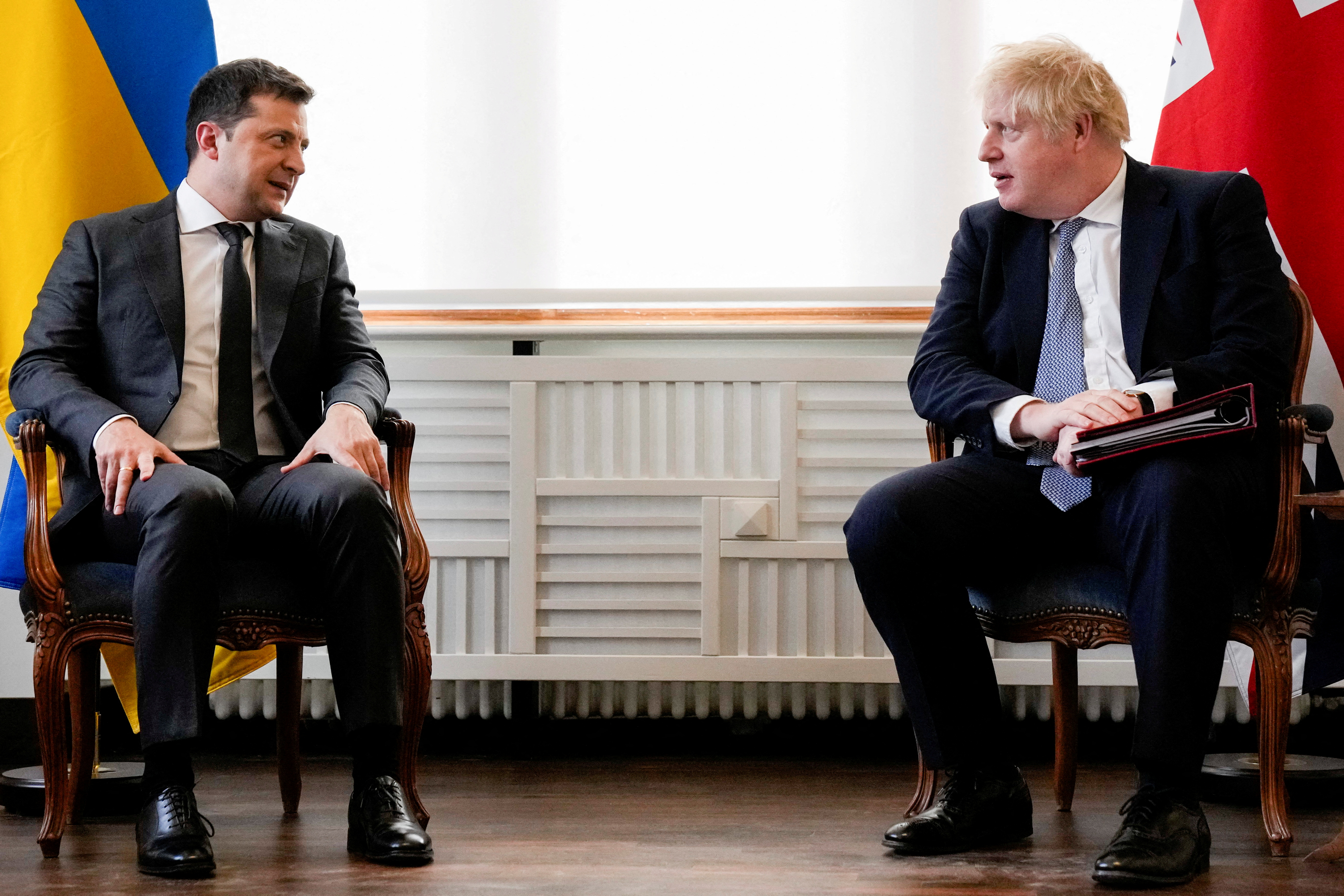 Johnson junto al presidente ucraniano, Volodimir Zelensky (Reuters)
