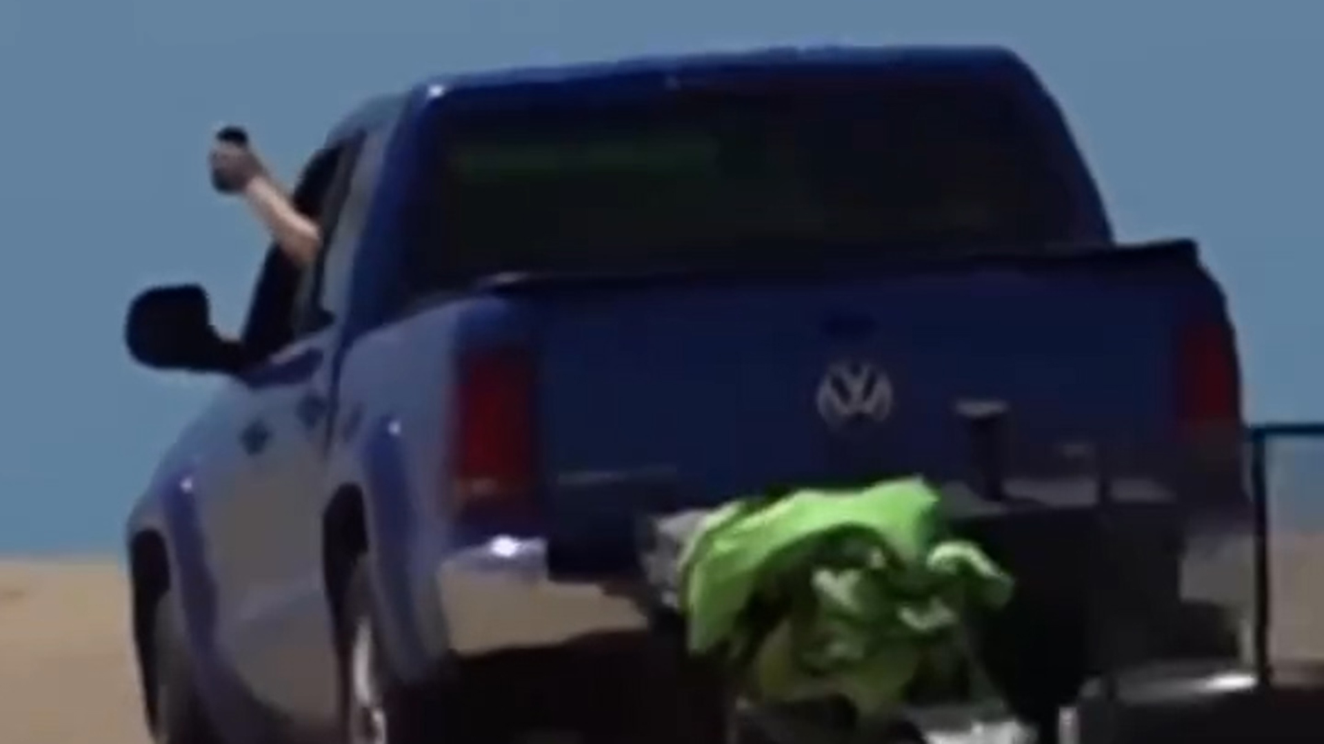 Imprudencia en Pinamar: le quitaron la licencia a un hombre por conducir su camioneta en los médanos mientras se filmaba