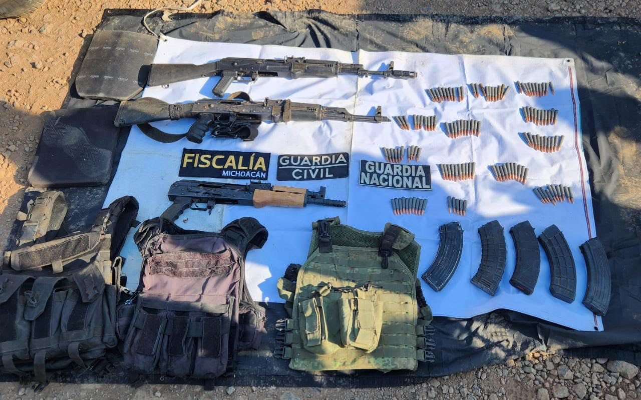 The authorities seized an arsenal after a confrontation between the CJNG and Los Viagras.  Photo: SSP-Michoacán