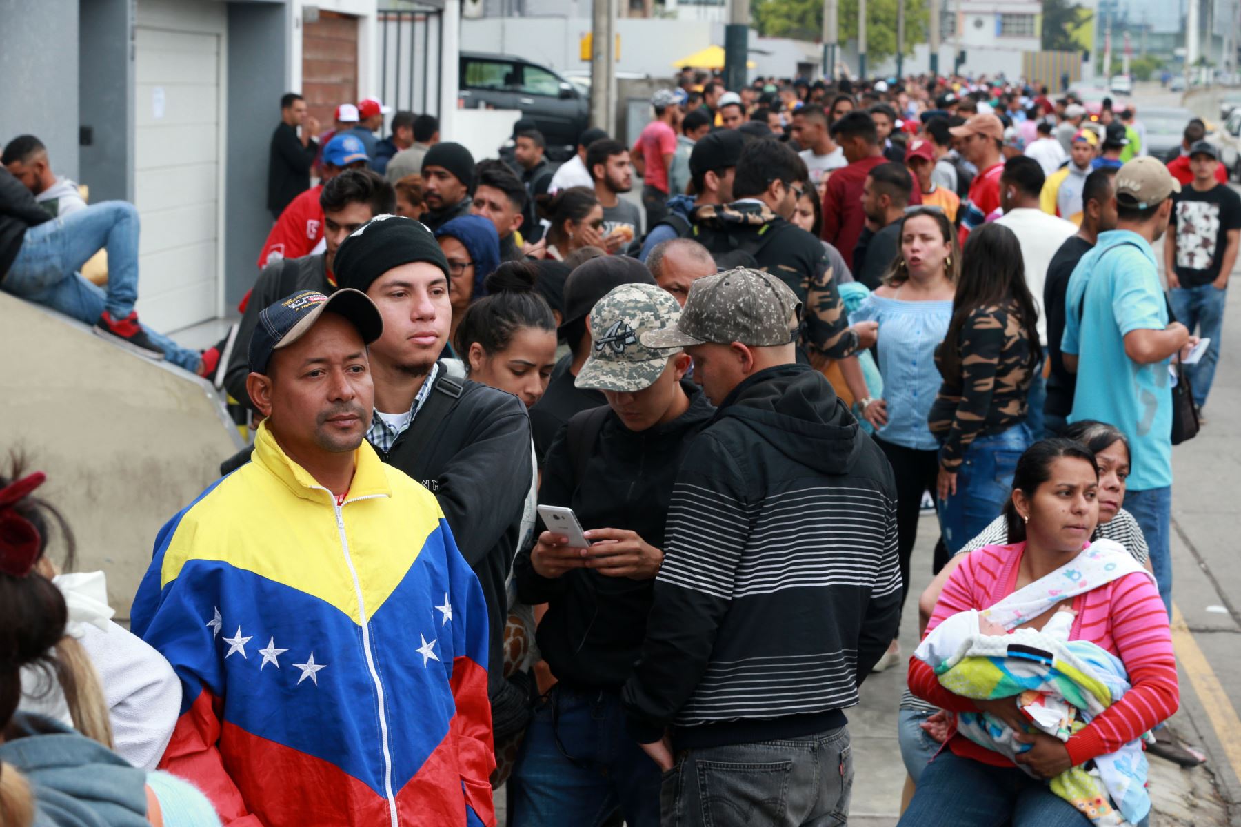 Migraciones reveló que 20% de migrantes venezolanos ingresó a Perú solo con cédula de identidad. Foto: ANDINA/Norman Córdova