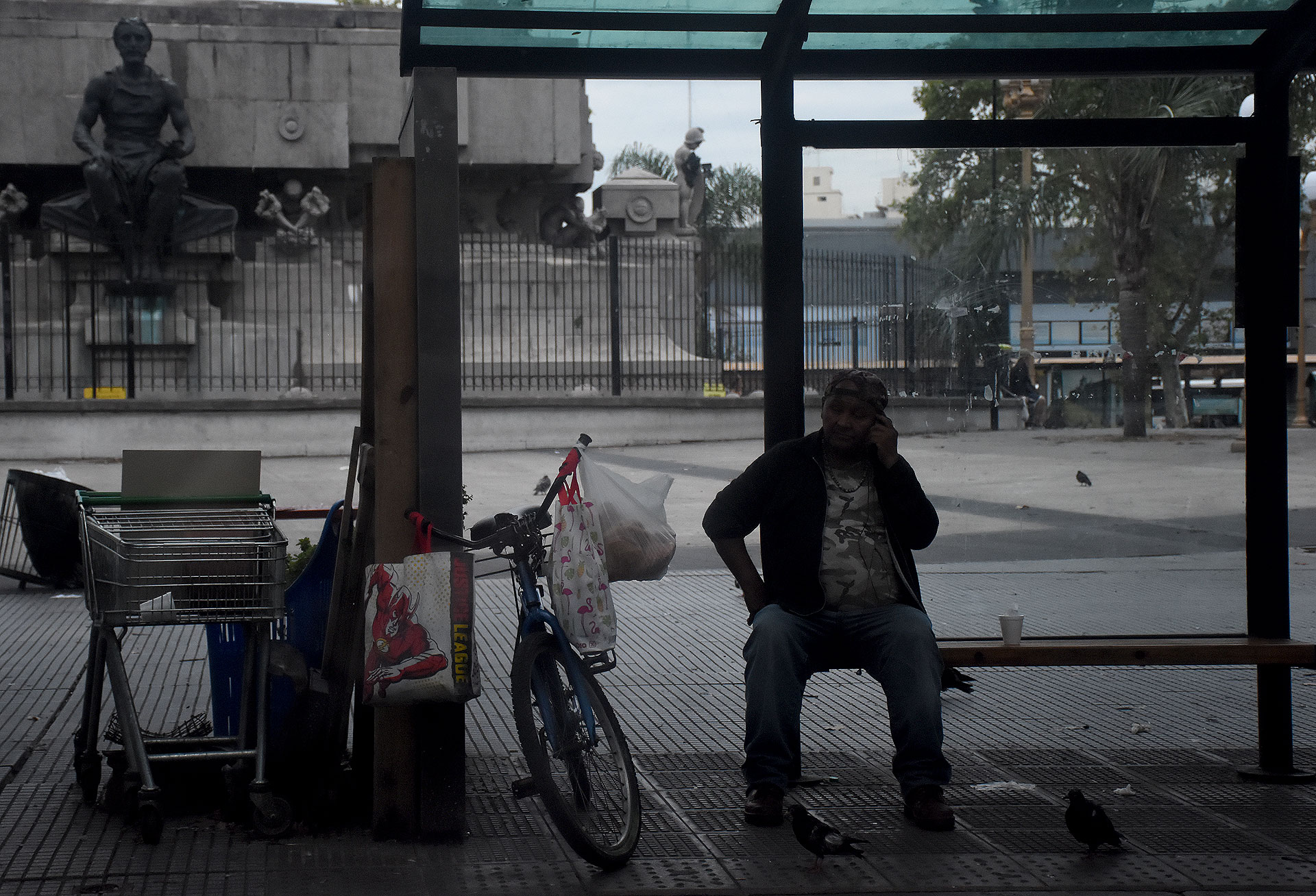 Días atrás, el juez Guillermo Scheibler ordenó al gobierno porteño que informe todos los detalles sobre los protocolos, testeos, vacunaciones, alimentación y seguimiento de paradores de personas en situación de calle, en el contexto de la pandemia.
