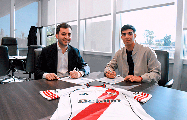 Del contrato que renov&oacute; Tom&aacute;s Galv&aacute;n con una millonaria cl&aacute;usula al gui&ntilde;o de Otamendi en las redes: las buenas noticias en River Plate