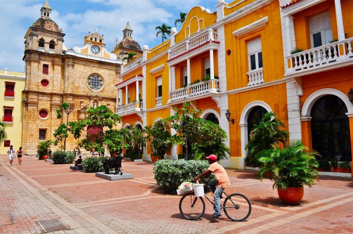 Polémica por pintura en sitios patrimoniales de Cartagena: es un “chambonazo”, aseguró el veedor
