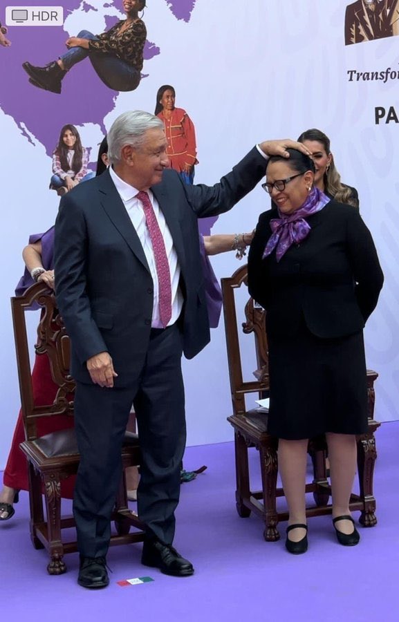 “así Acariciamos La Cabeza De Los Perritos” La Polémica Foto De Amlo Y Rosa Icela Rodríguez 5282