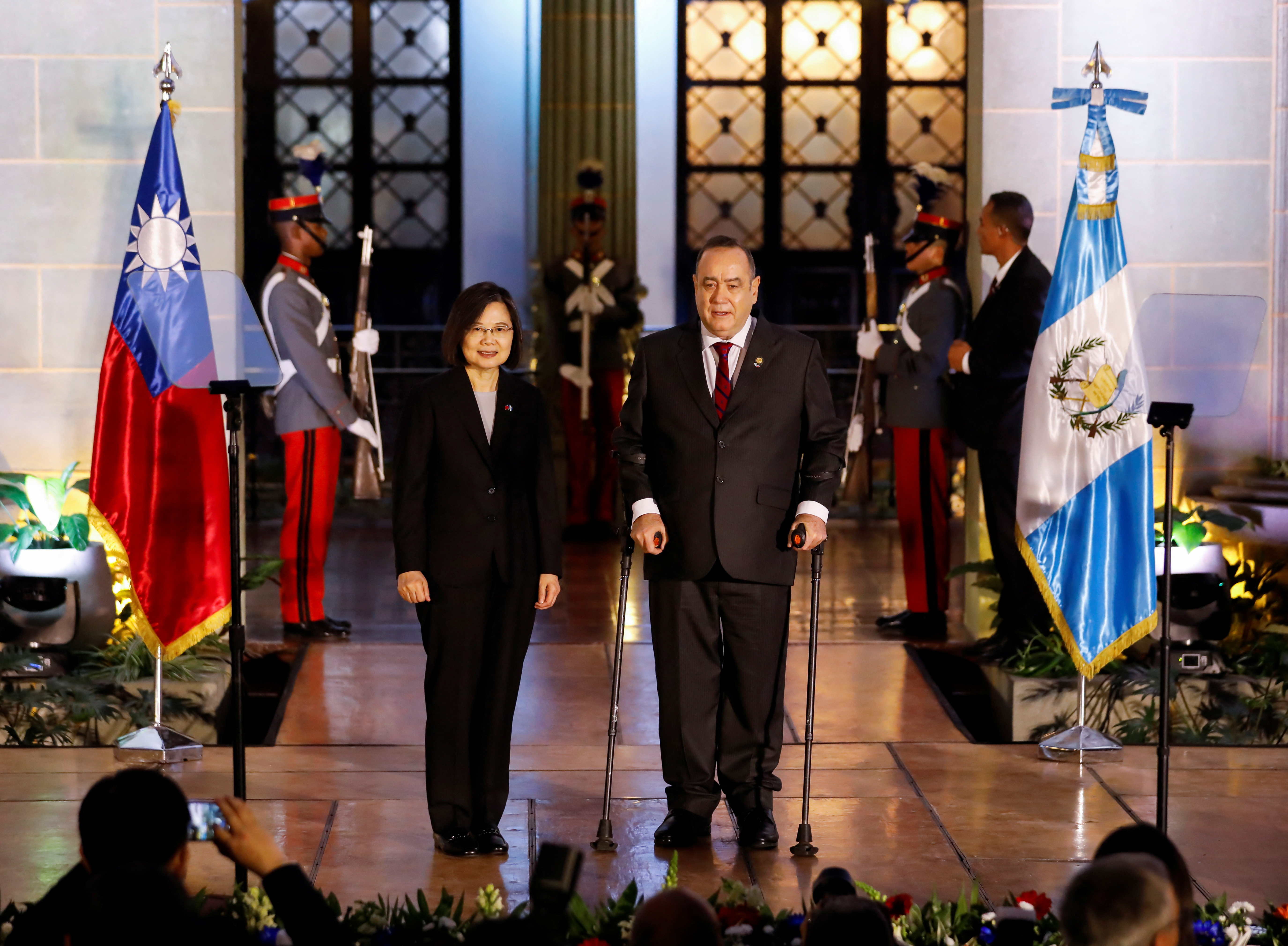 El presidente Giammattei agregó que Guatemala seguirá “promoviendo la participación y soberanía de Taiwán” en espacios internacionales como Naciones Unidas. (REUTERS)