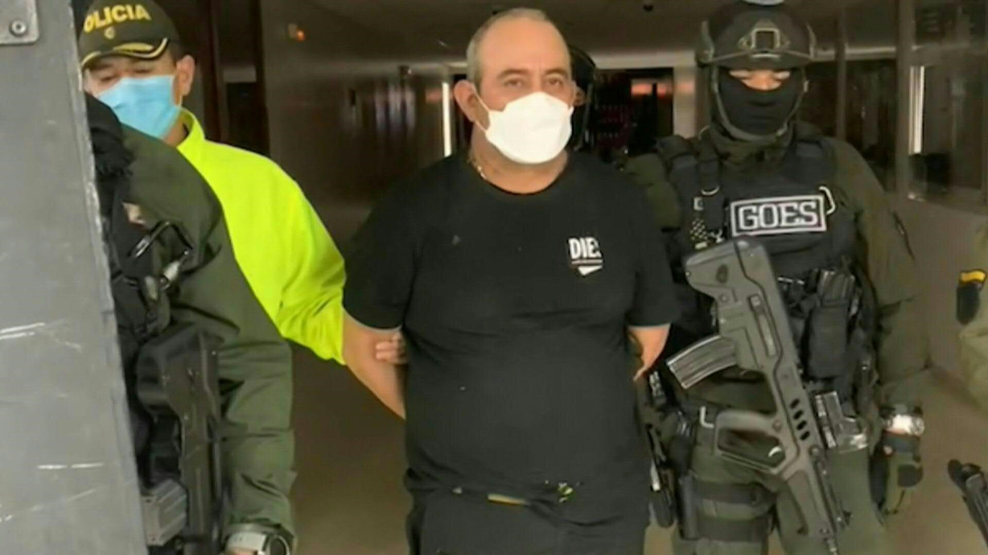 Colombia extraditó el miércoles a Estados Unidos al principal capo de la droga conocido como "Otoniel", requerido por una corte de Nueva York por narcotráfico, informó el presidente, Iván Duque.