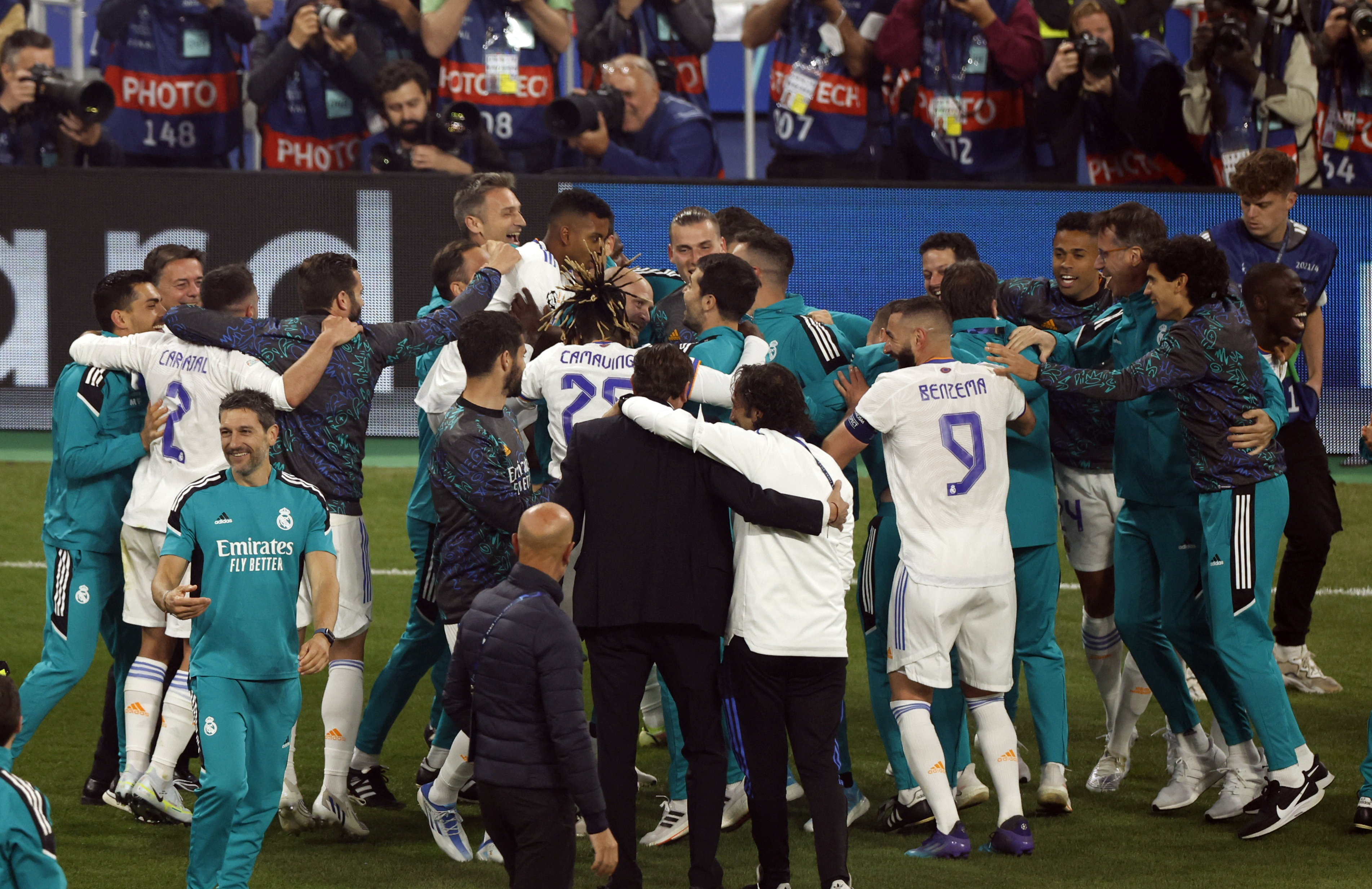 Los jugadores del Real Madrid celebran su consagración en la Champions League.