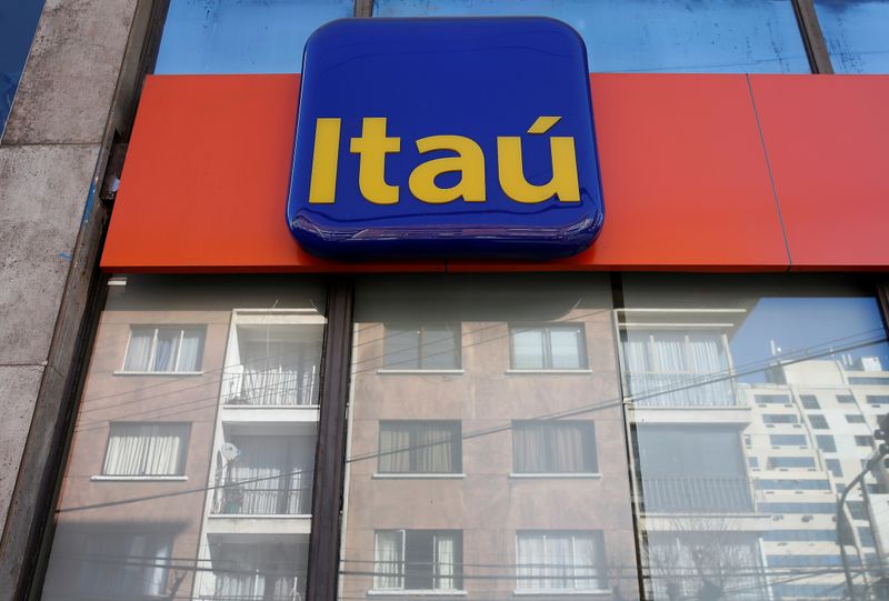 Banco Macro negocia la compra de Itaú Argentina