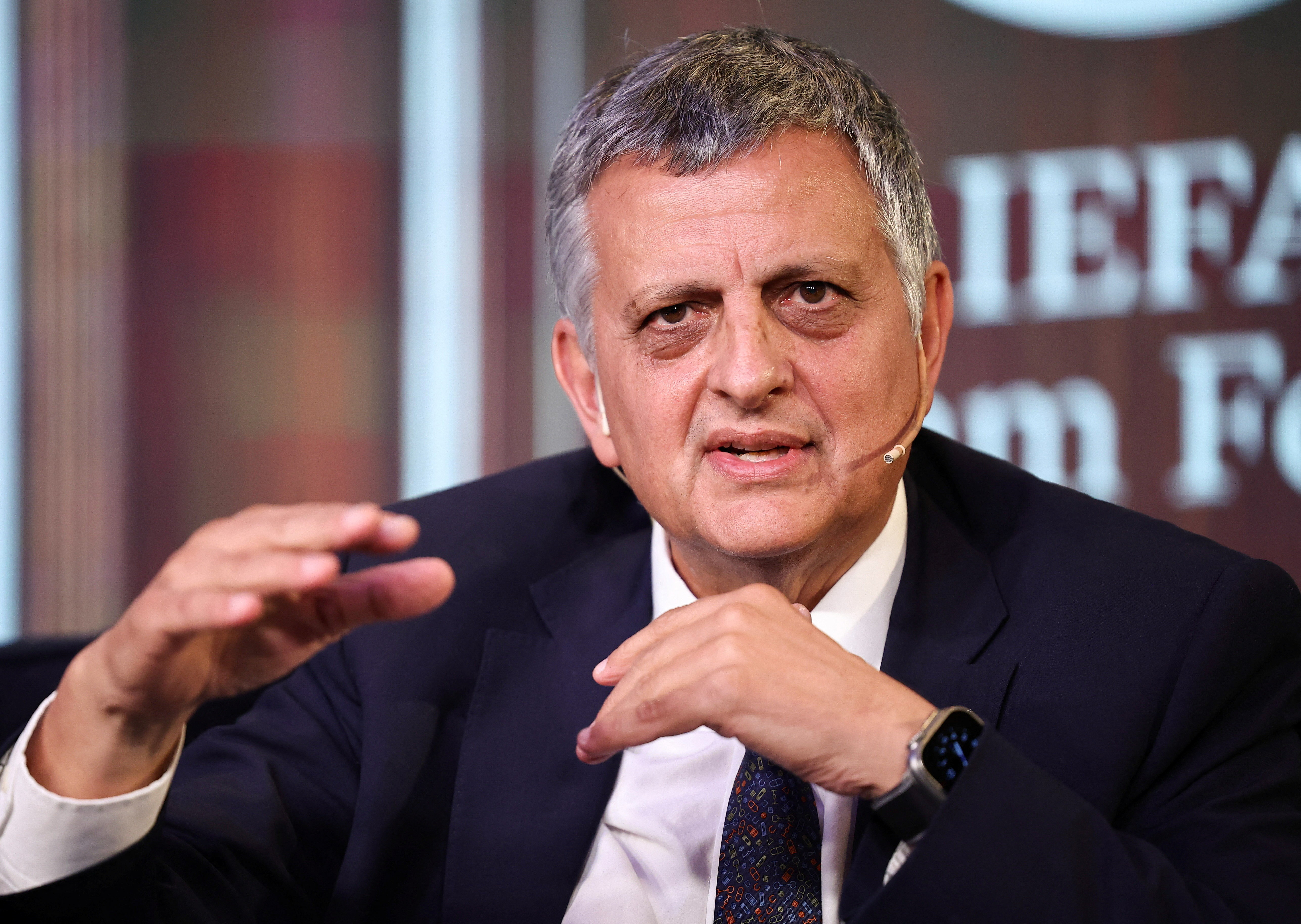 El presidente y CEO de YPF advirtió que no habrá una baja inmediata en el precio de la nafta: "No llegamos al equilibrio"