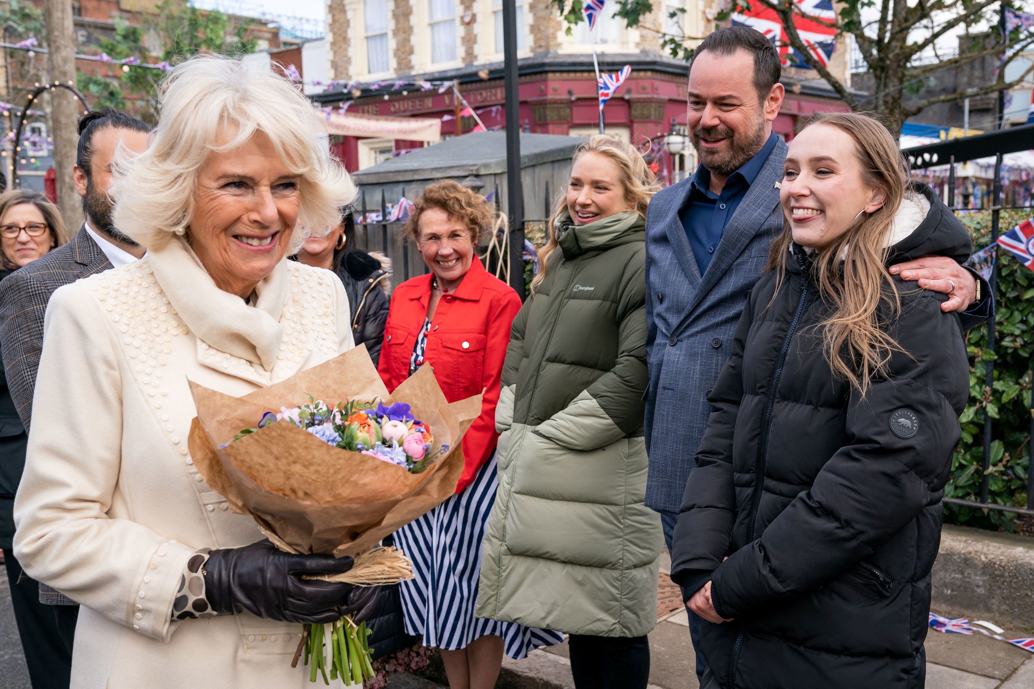 Camilla pasó de ser detestada por los británicos a ser querida y reconocida. Un 55% de los ciudadanos del Reino Unido respalda el deseo de Isabel II de que la duquesa de Cornualles sea en el futuro reina consorte (Aaron Chown/Pool via REUTERS)