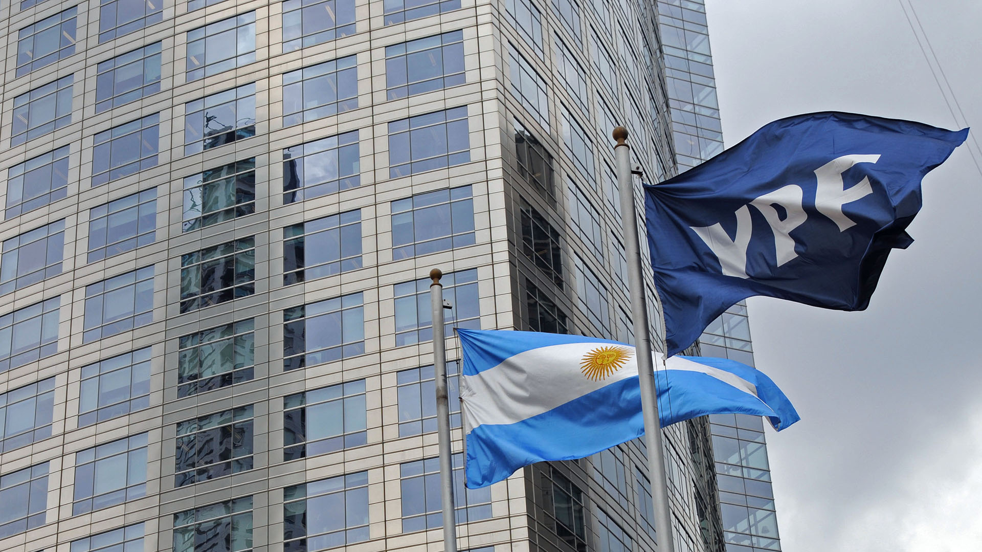 Juicio por la expropiación de YPF en Nueva York: 100 empresas argentinas se presentaron en el tribunal en apoyo a la petrolera