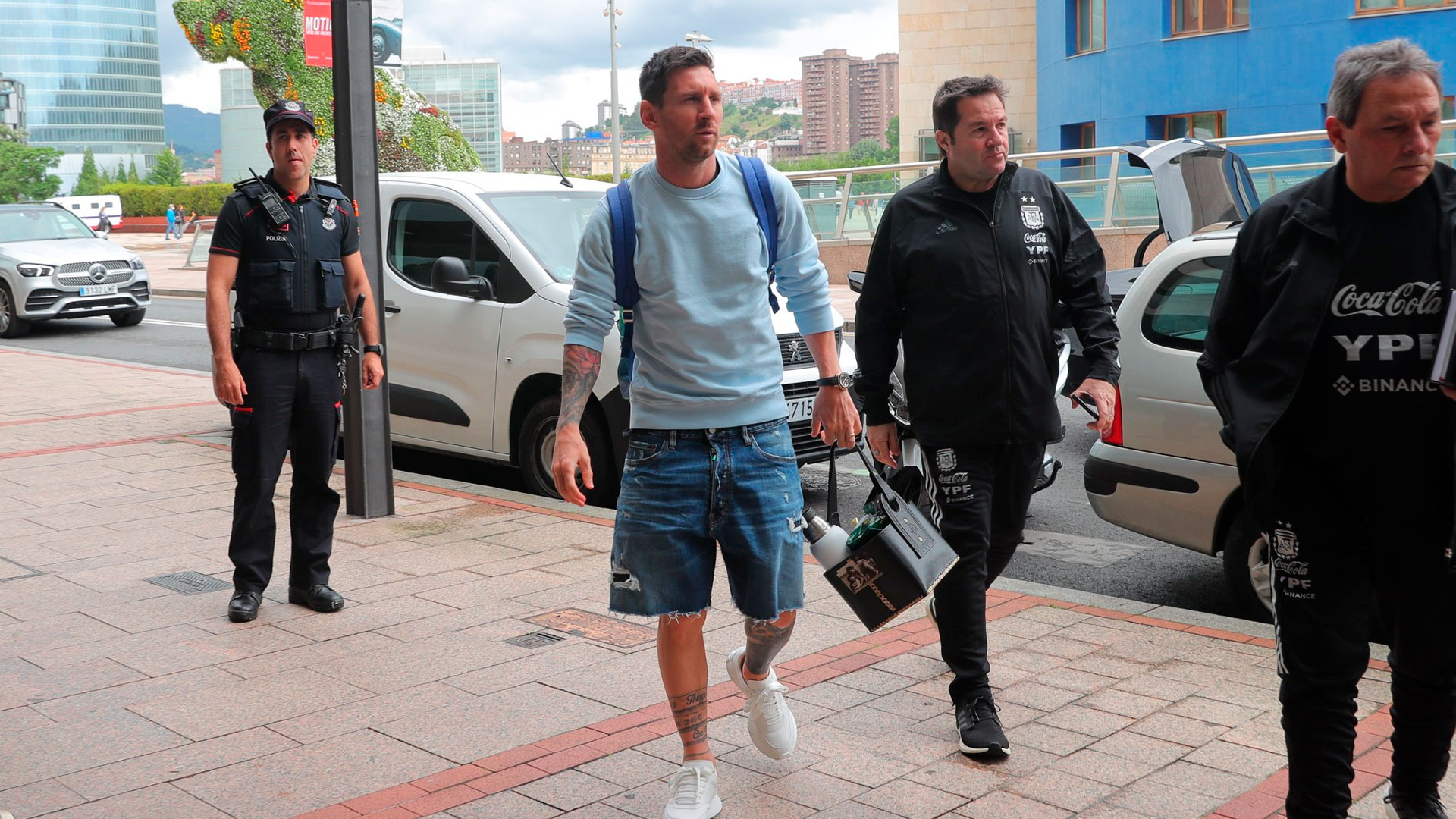 Lionel Messi llegó a Bilbao y Lionel Scaloni ya planea la final ante Italia