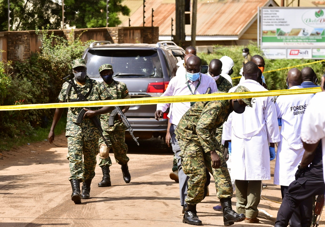 Masacre en una escuela de Uganda: al menos 37 muertos dejó el ataque de un grupo terrorista vinculado al Estado Islámico. (REUTERS)