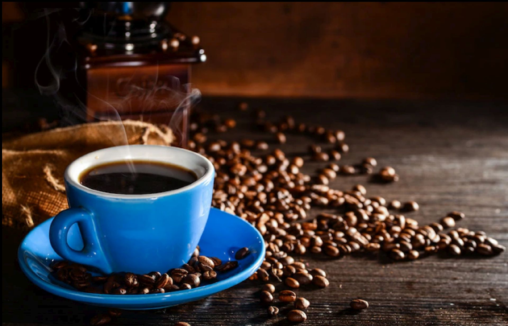 Se sabe que la cafeína acelera el metabolismo, aumenta la quema de grasa y reduce el apetito (Freepik)