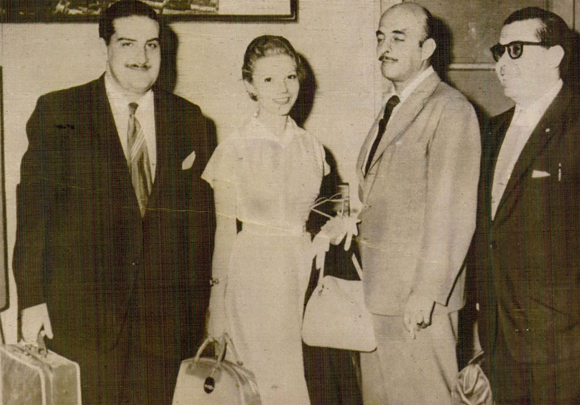 John William Cooke, Isabel Perón, Américo Barrios y Ramón Landajo llegando a República Dominicana