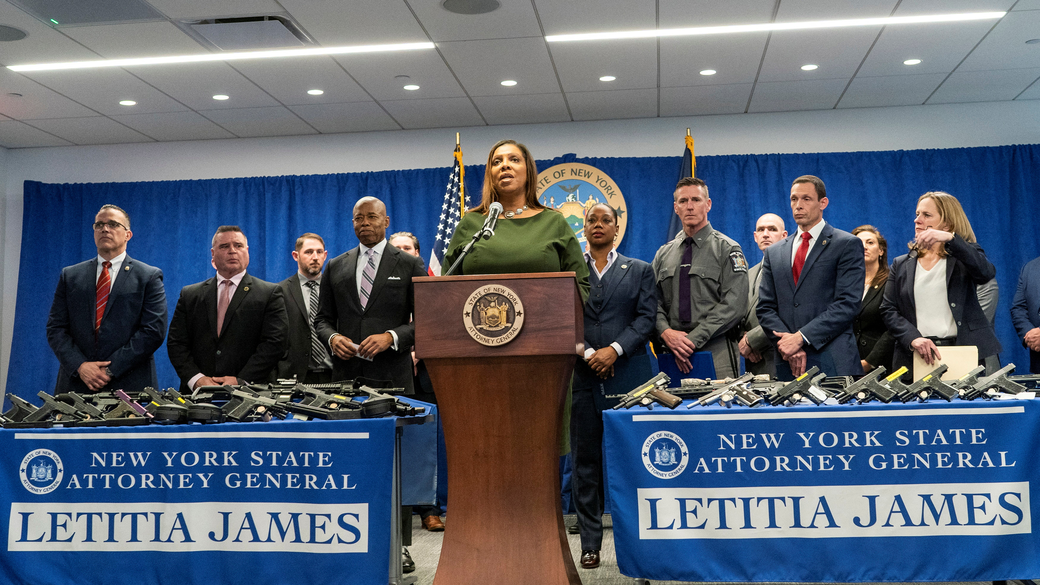 Foto de archivo: la fiscal general Letitia James brinda una rueda de prensa sobre el desmantelamiento de una operación de tráfico de armas de fuego y drogas en Nueva York  (REUTERS/Eduardo Muñoz)
