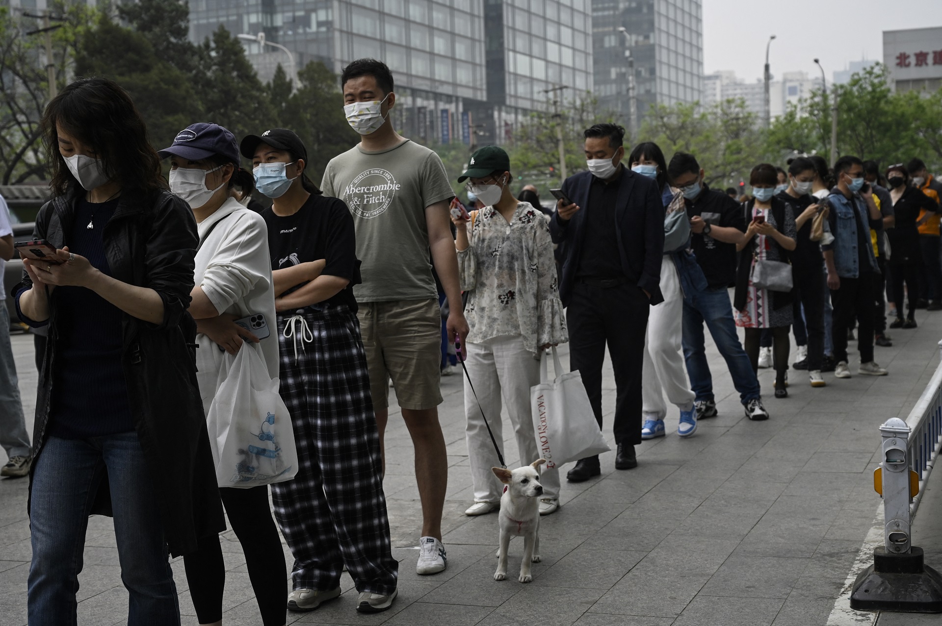 „Zero COVID“ in China: Trotz Einschränkungen steigt die Zahl der Todesopfer in Shanghai und Peking wird Massentests durchführen