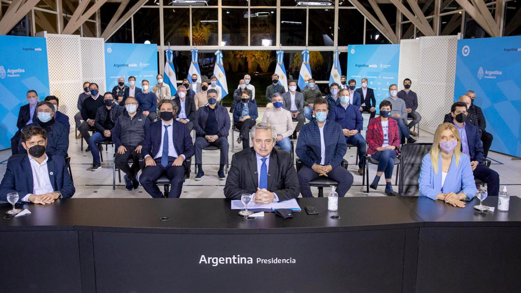 Alberto Fernández junto al gobernador Axel Kicillof, la vicegobernadora Verónica Magario, y los intendentes bonaerenses, anunció la quita de la coparticipación de la Ciudad de Buenos Aires
