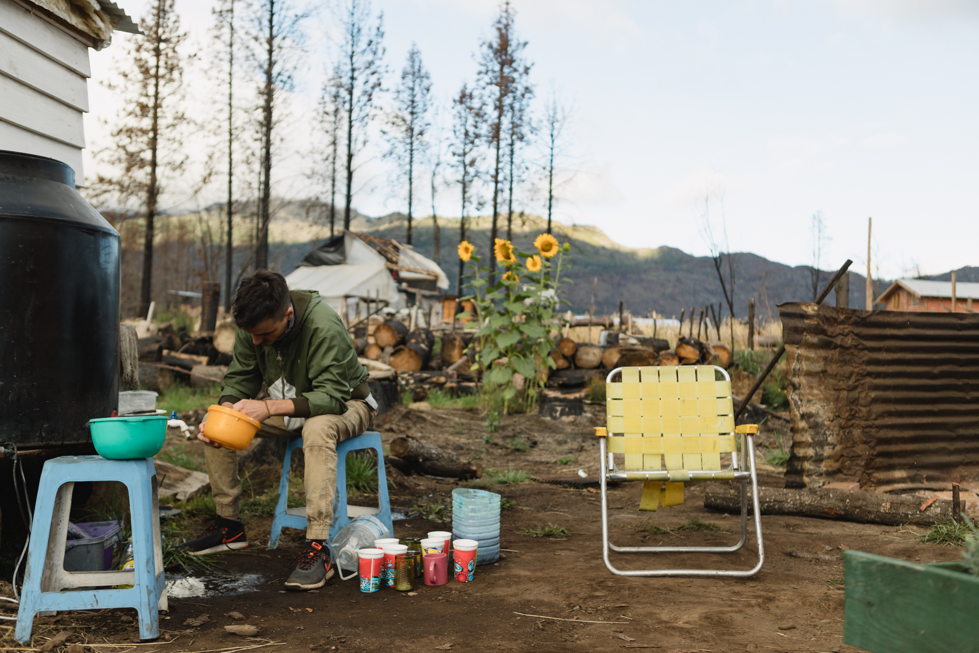 Tras extinguir los incendios, arrancó el operativo de reconstrucción de las casas