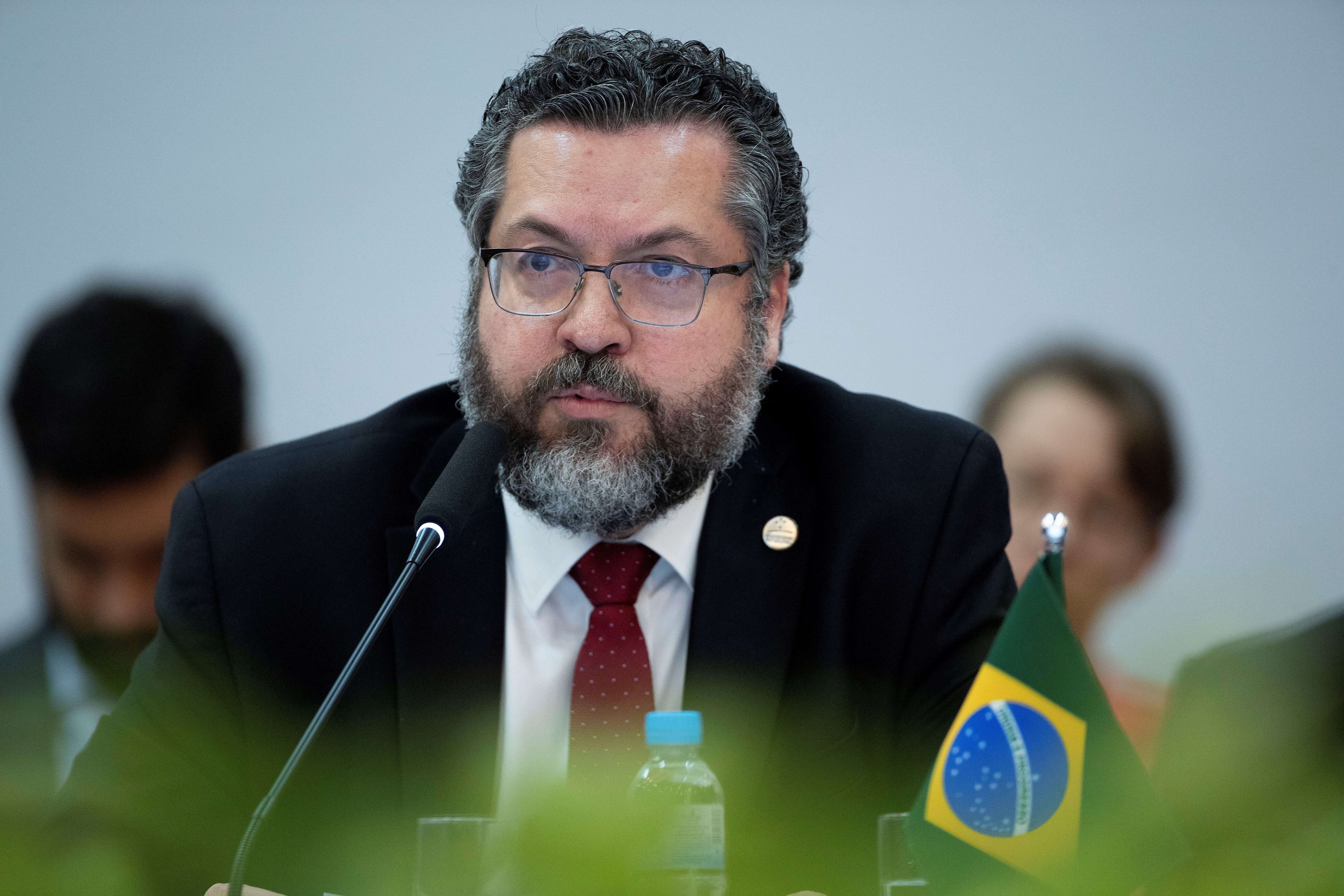 El ministro de Relaciones Exteriores de Brasil, Ernesto Araújo, calificó como una "farsa" los comicios electorales en Venezuela