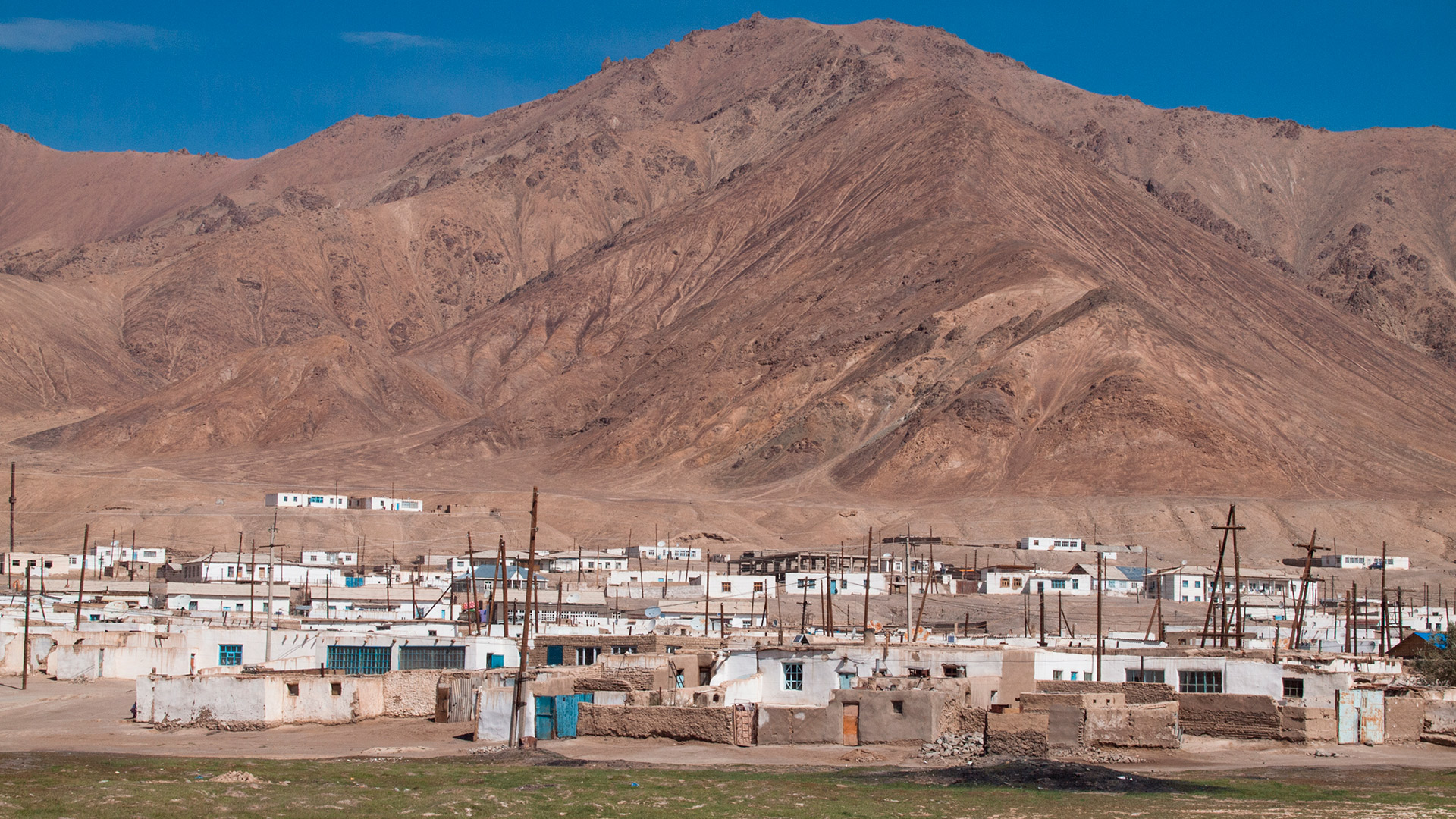 Eastern part of the Pamirs is highland desert plateau. Murghab is the largest Tajik settlement in the region.