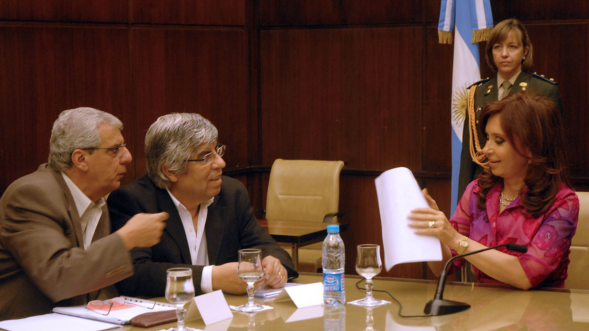 Cristina Kirchner, cuando era Presidenta, en una reunión con Hugo Moyano y José Luis Lingeri, de la CGT