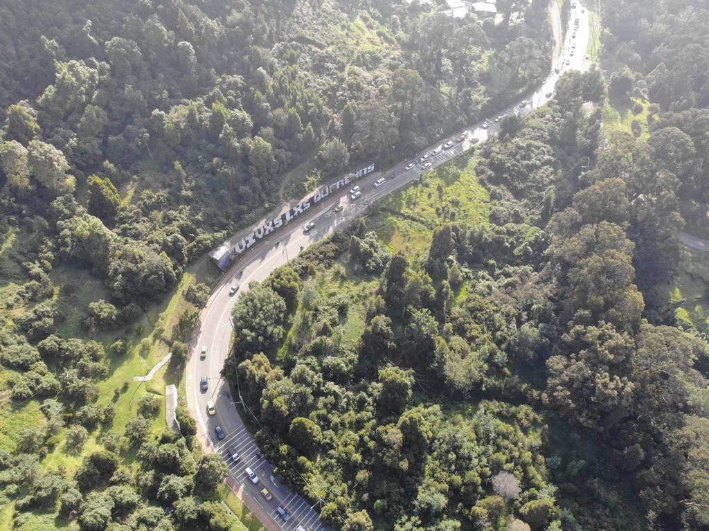Debido a la condición de la Avenida Circunvalar entre las calles 37 a 40, se ha
instalado señalización para alertar a la ciudadanía de la situación. (IDU)