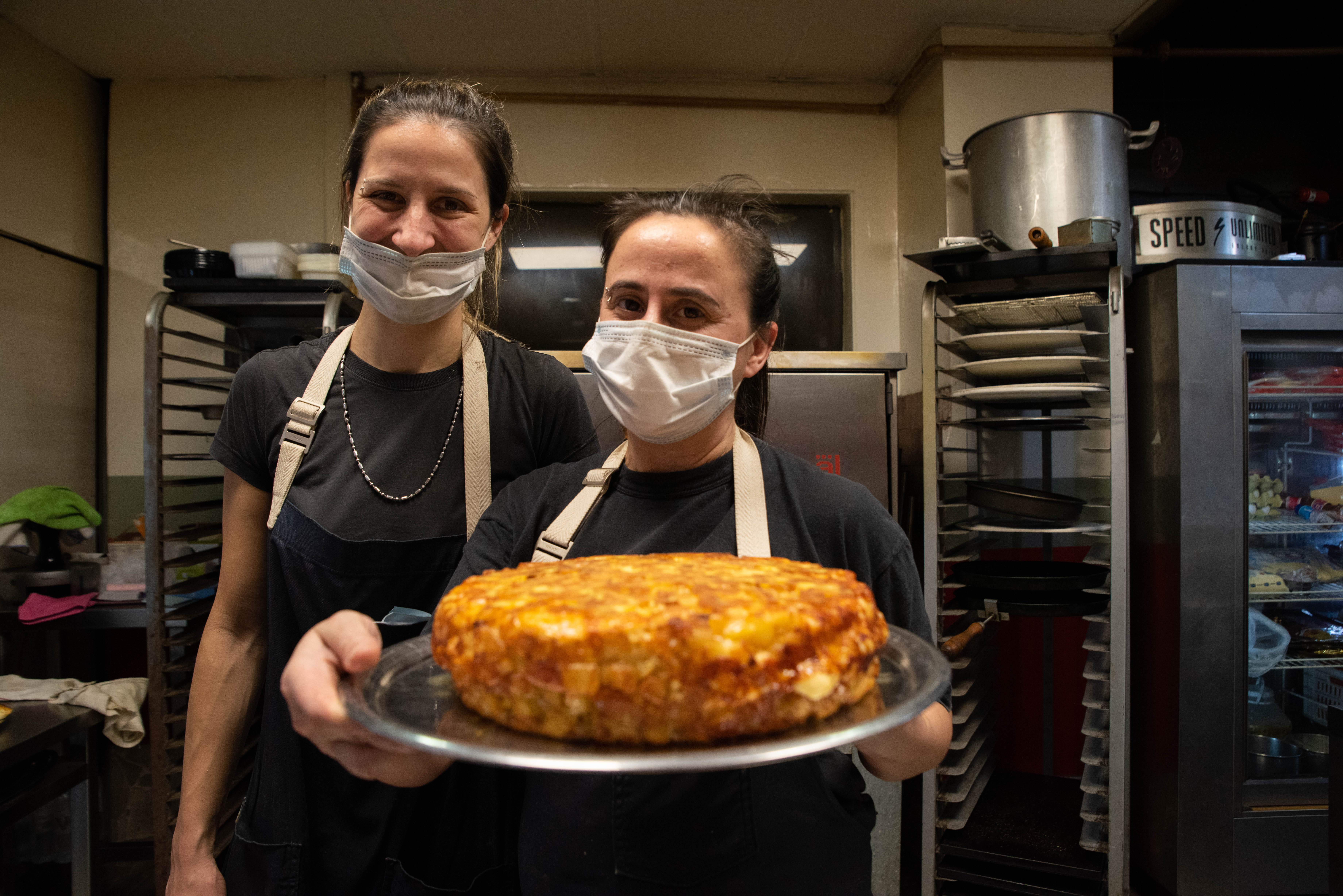 Cocinan en el Mercado Central, Netflix las eligió para un documental e  hicieron su tortilla de muzzarella en Masterchef Celebrity: Las Chicas de la  3 - Infobae