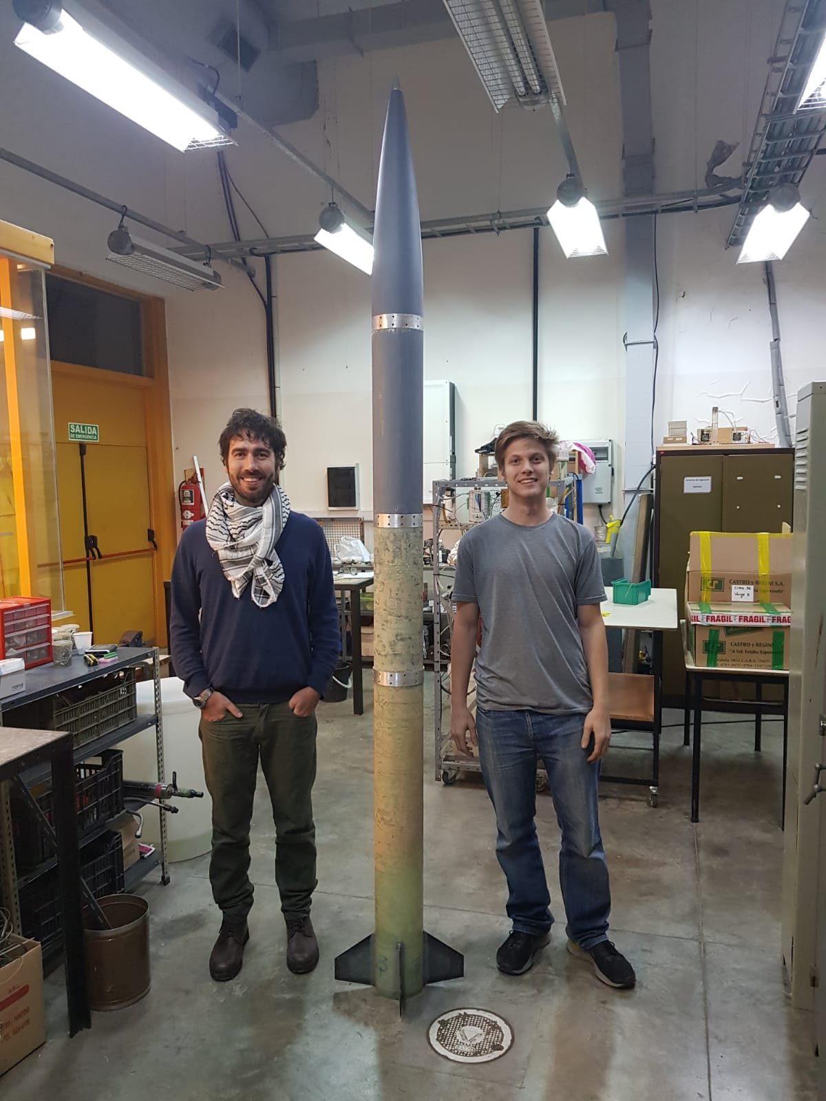 El modelo del cohete en el taller, mientras era construido