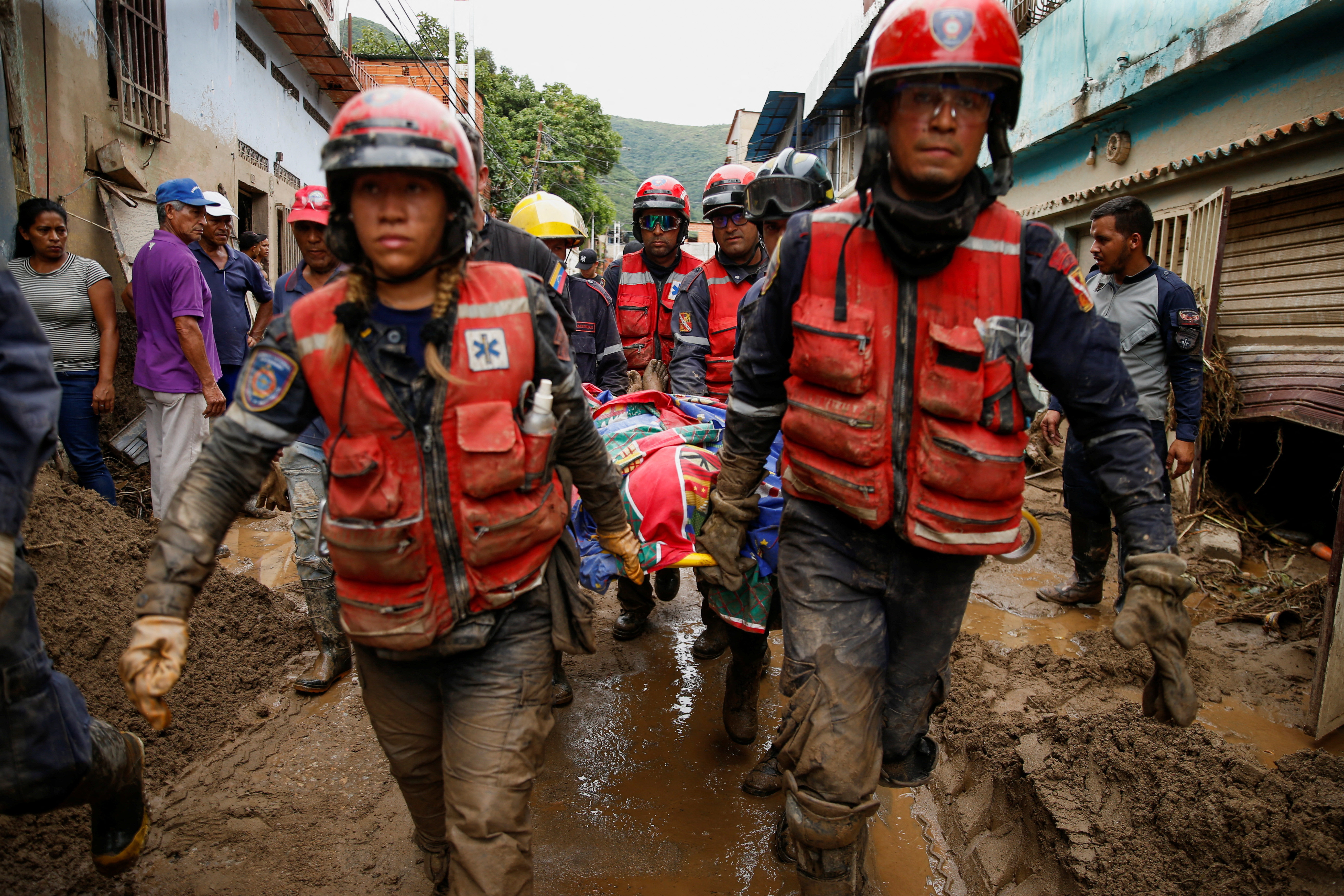 Thousands of officials are working on rescue operations in Las Tejerias (REUTERS / Leonardo Fernandez Viloria)