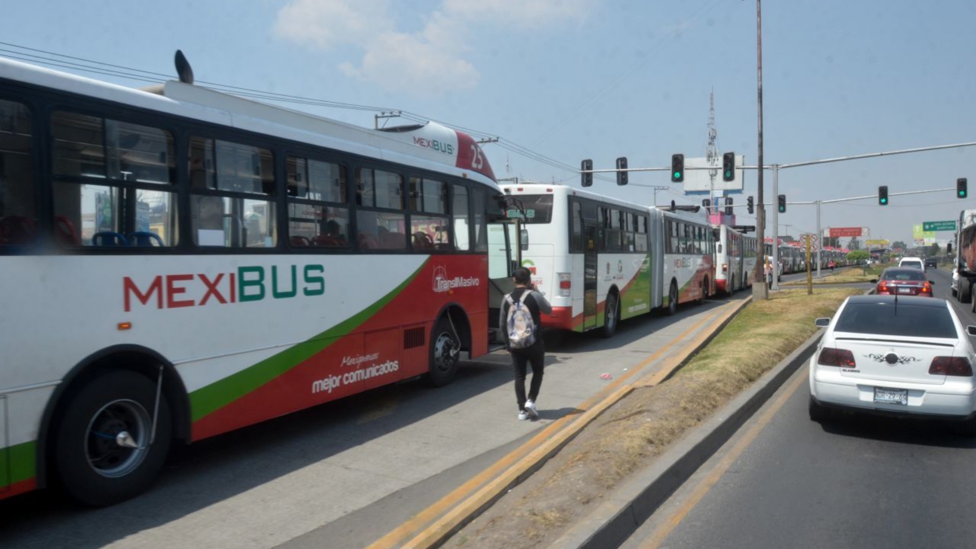 A partir de cuándo aplicarán multas de hasta 2 mil pesos a quienes invadan el carril exclusivo del Mexibús 