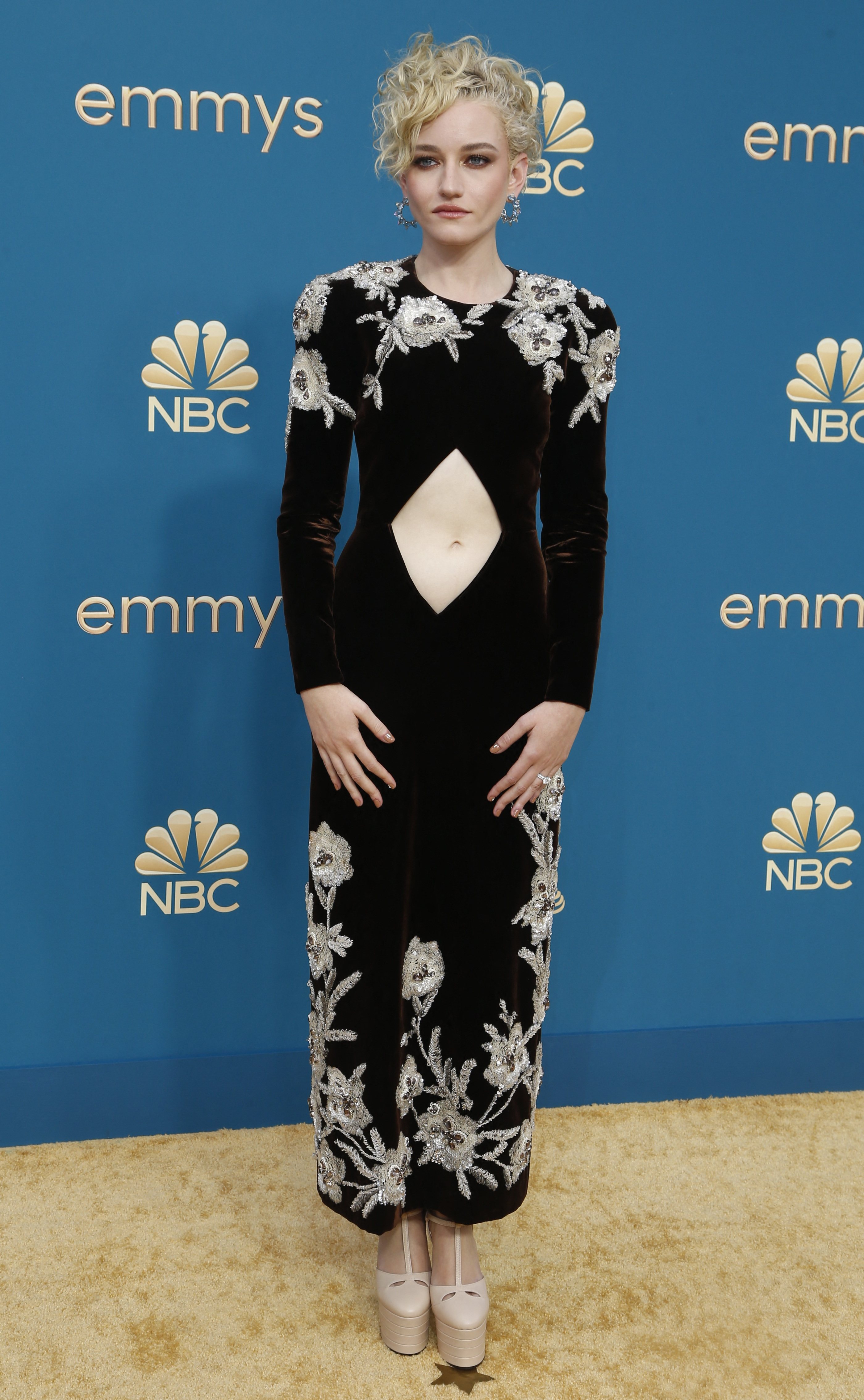 La actriz de Ozark que se llevó uno de los premios más ansiados por el mundo de la televisión norteamericana contó con un vestido negro con brillantes de Gucci / REUTERS/Ringo Chiu
