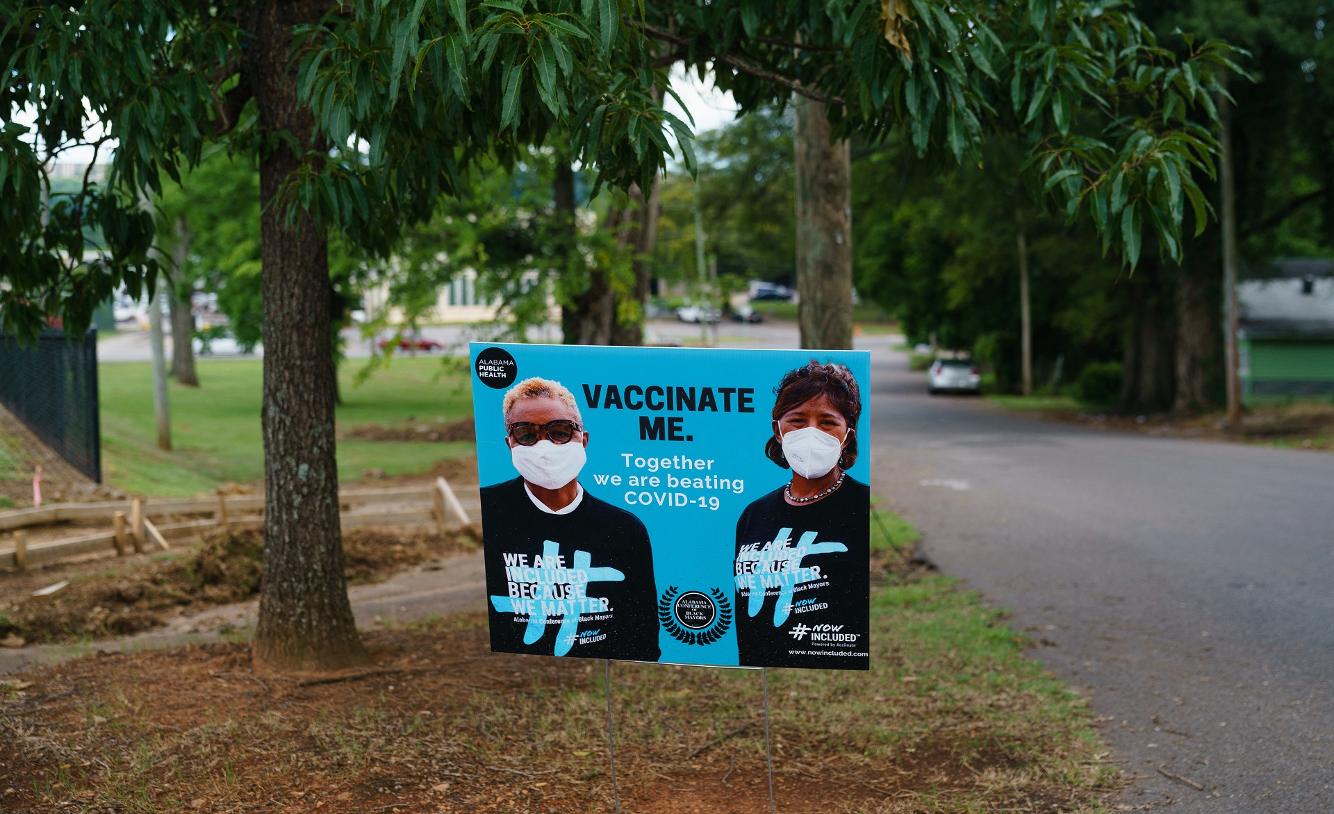 A sign encouraging COVID-19 vaccination is seen outside a park on June 30, 2021, in Birmingham, Alabama. - A black minority suspicious of vaccines in general, and conservative white rural people convinced that the vaccine is more dangerous than Covid-19: Alabama and several southern states in the United States have among the lowest vaccination rates, making this deprived region an Achilles heel in the face of the coronavirus. (Photo by Elijah Nouvelage / AFP)