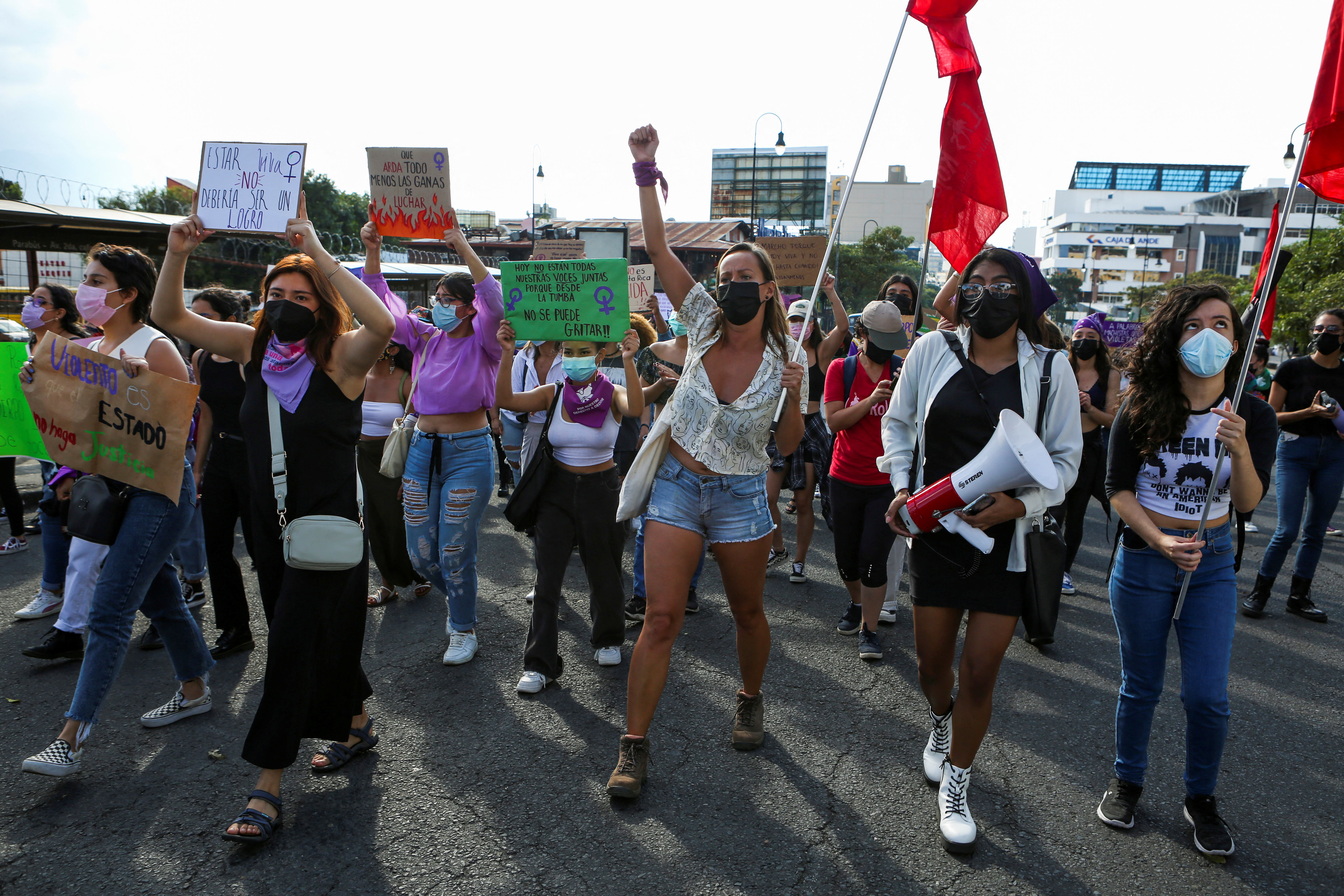Mujeres se manifestaron ante el ataque sexual a una mujer turista en Costa Rica (REUTERS/Mayela Lopez)