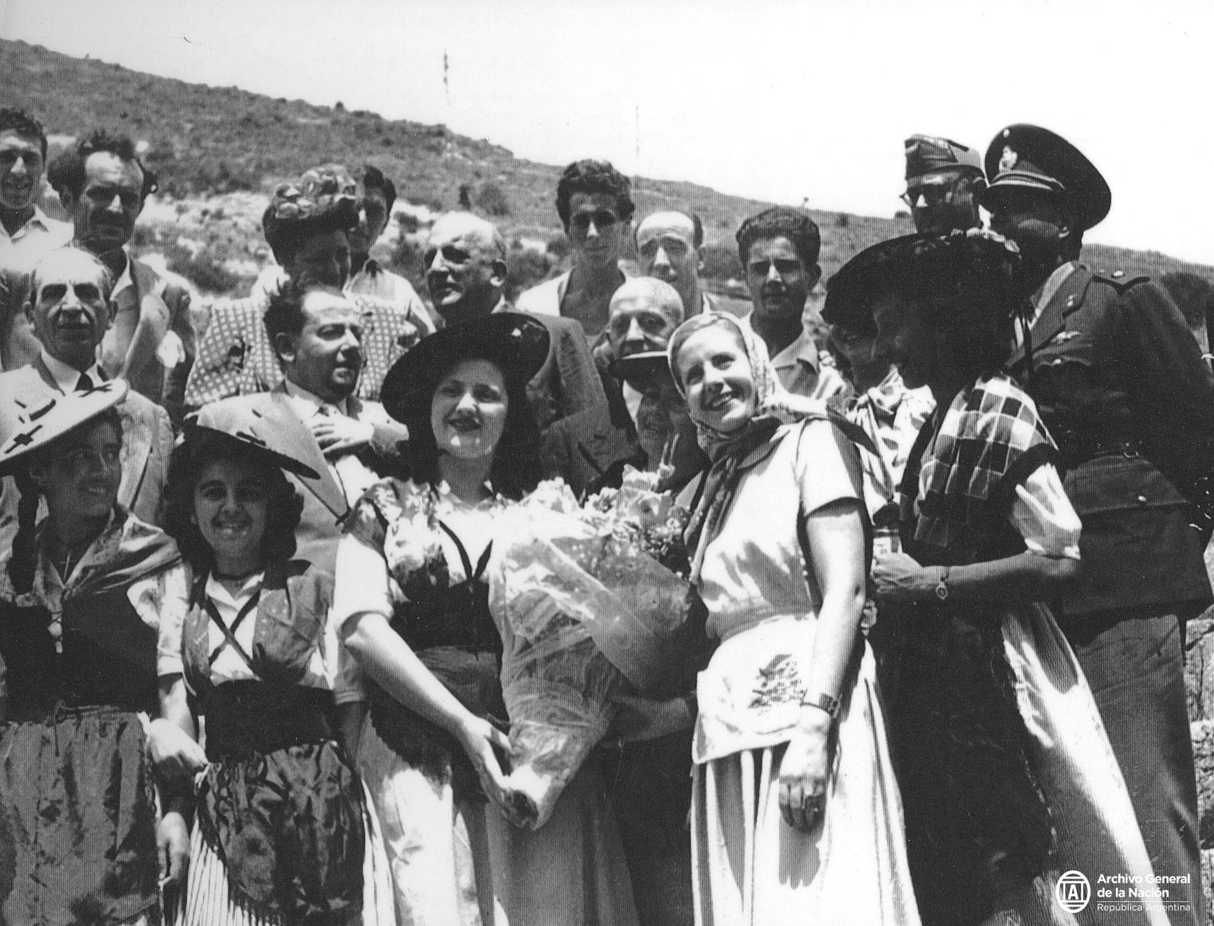 Evita en San Remo, en uno de los últimos puntos visitados antes de regresar al país (Archivo General de la Nación)