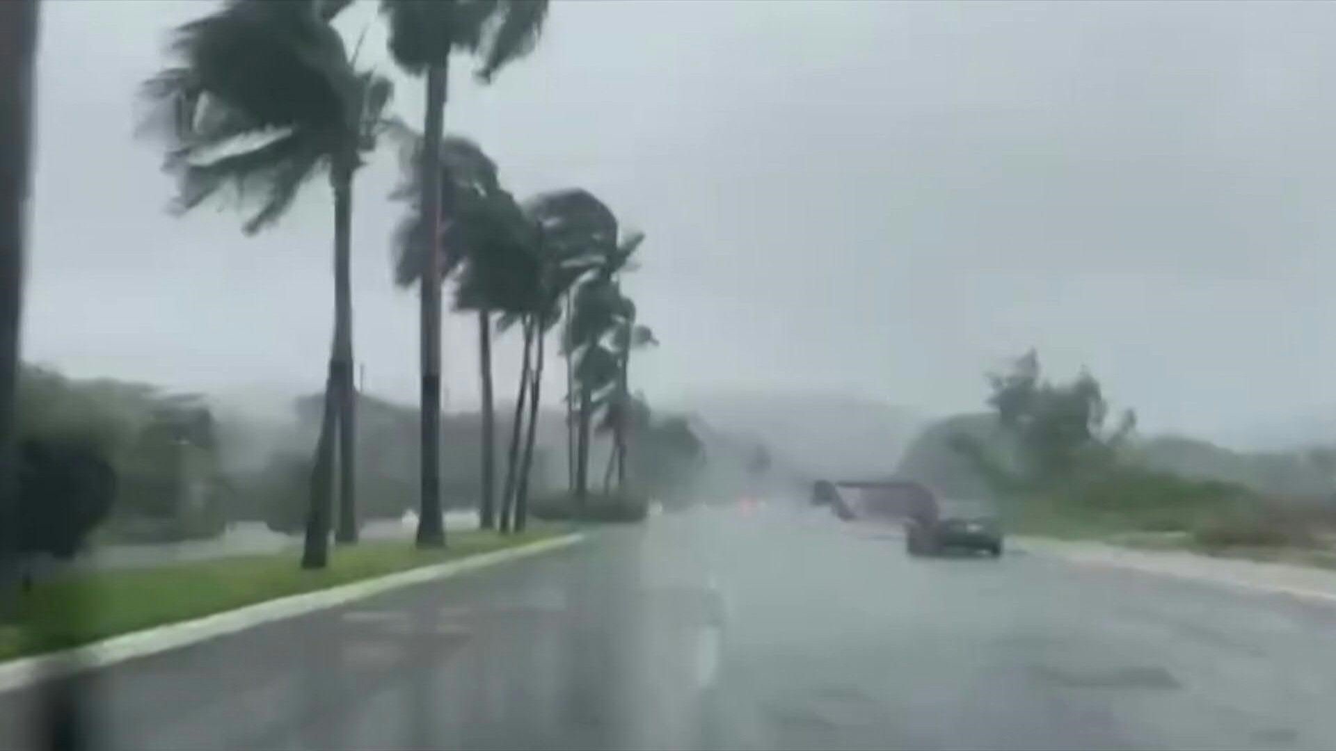 Conagua informó que el huracán Blas continúa como categoría 1 en la escala de Saffir-Simpson (Foto: AFP)