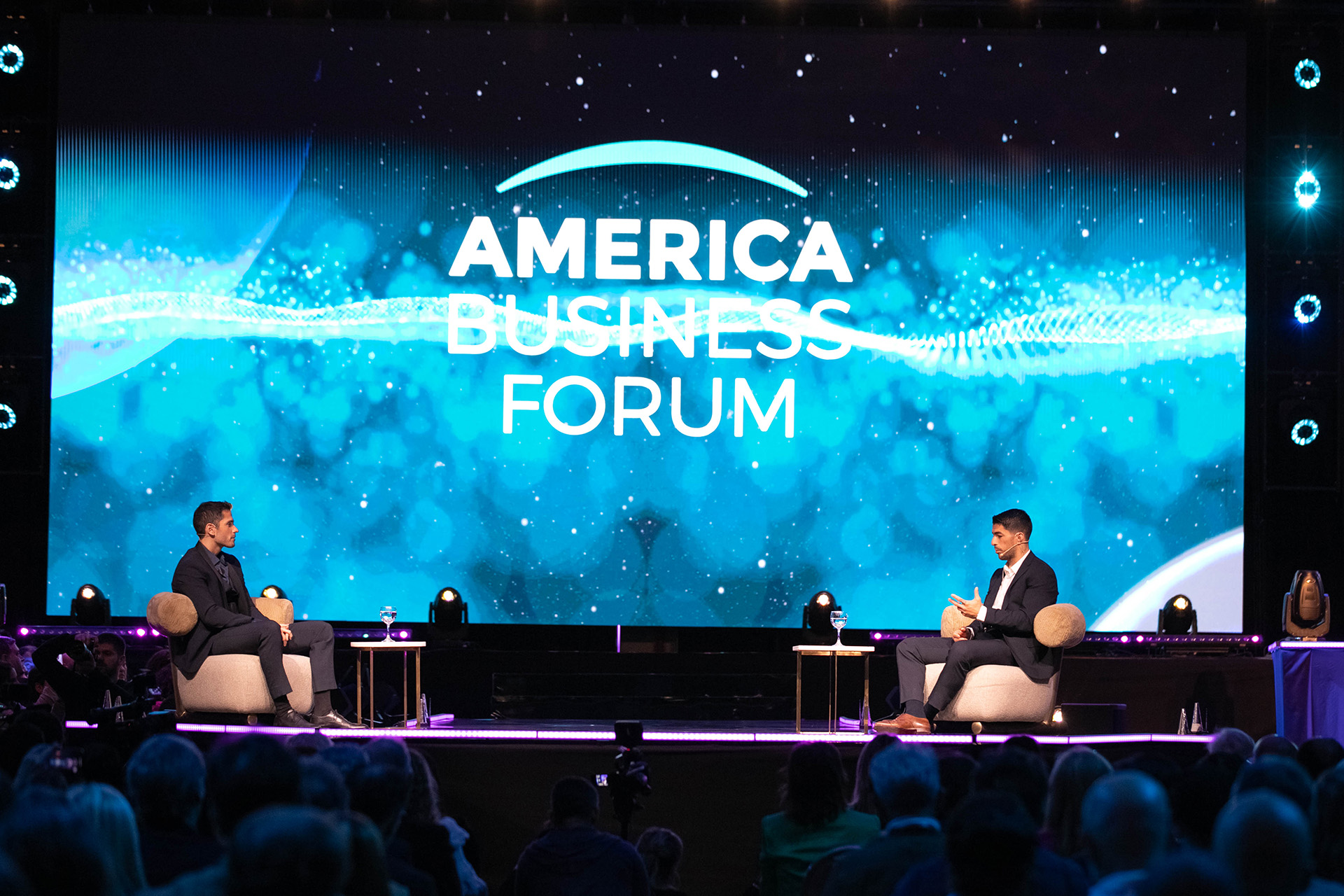 Suárez se emocionó durante su presentación en el America Business Forum 2022.