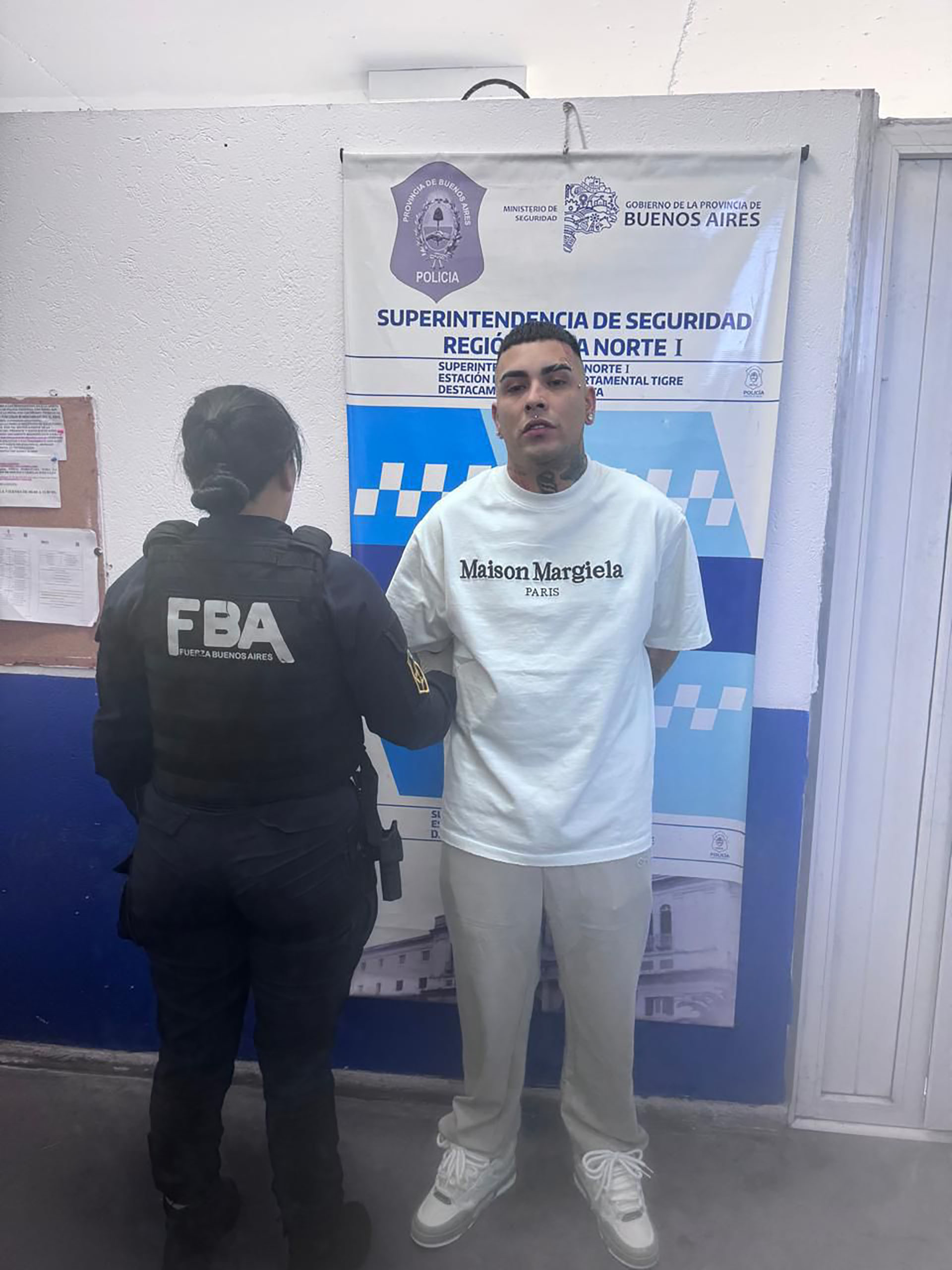 As&iacute; fue la detenci&oacute;n de Callejero Fino: circulaba en una camioneta sin patente y con una Glock .40 en la guantera