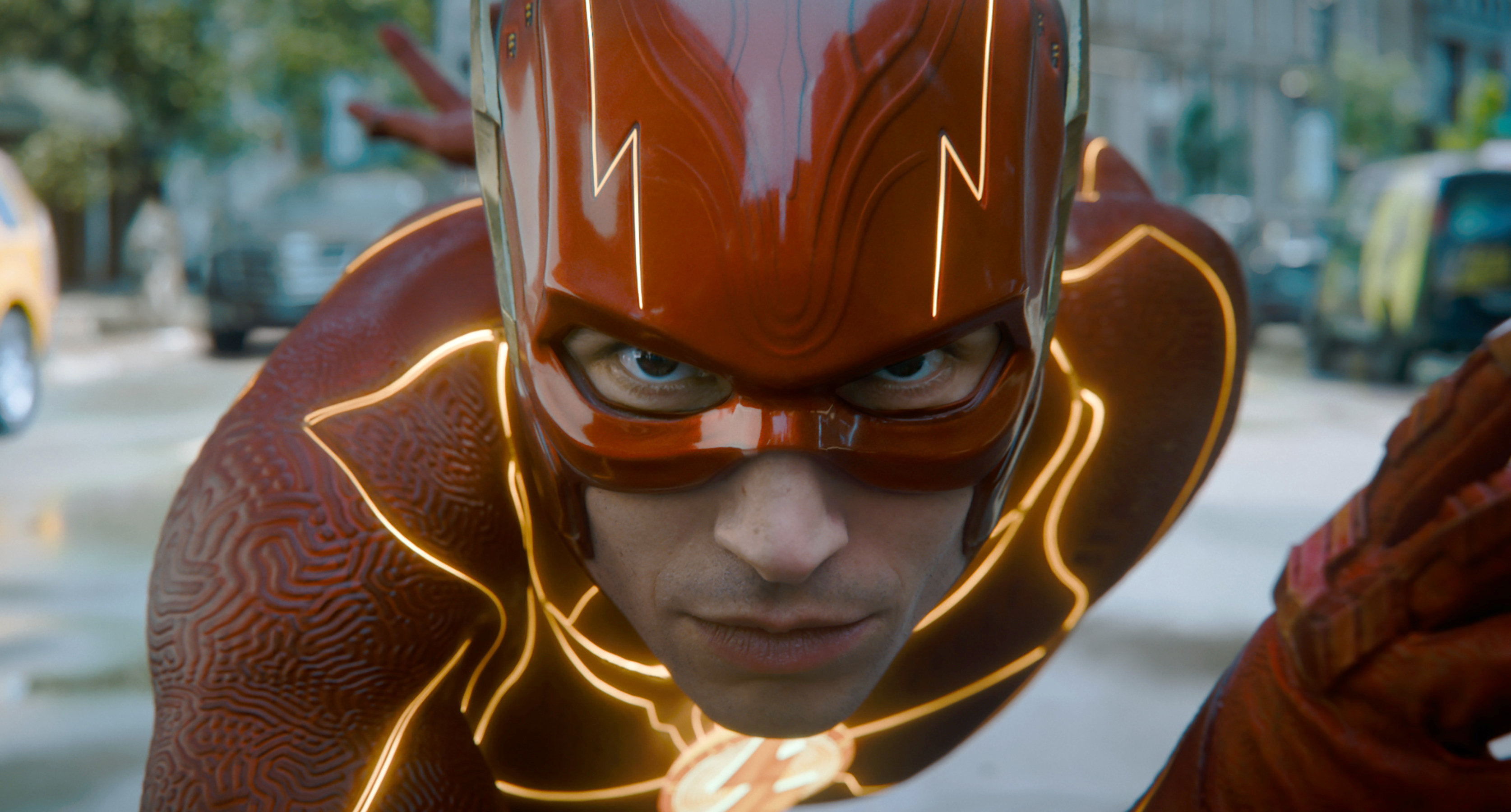 En esta imagen proporcionada por Warner Bros. Pictures, Ezra Miller en una escena de "The Flash". (Warner Bros.)