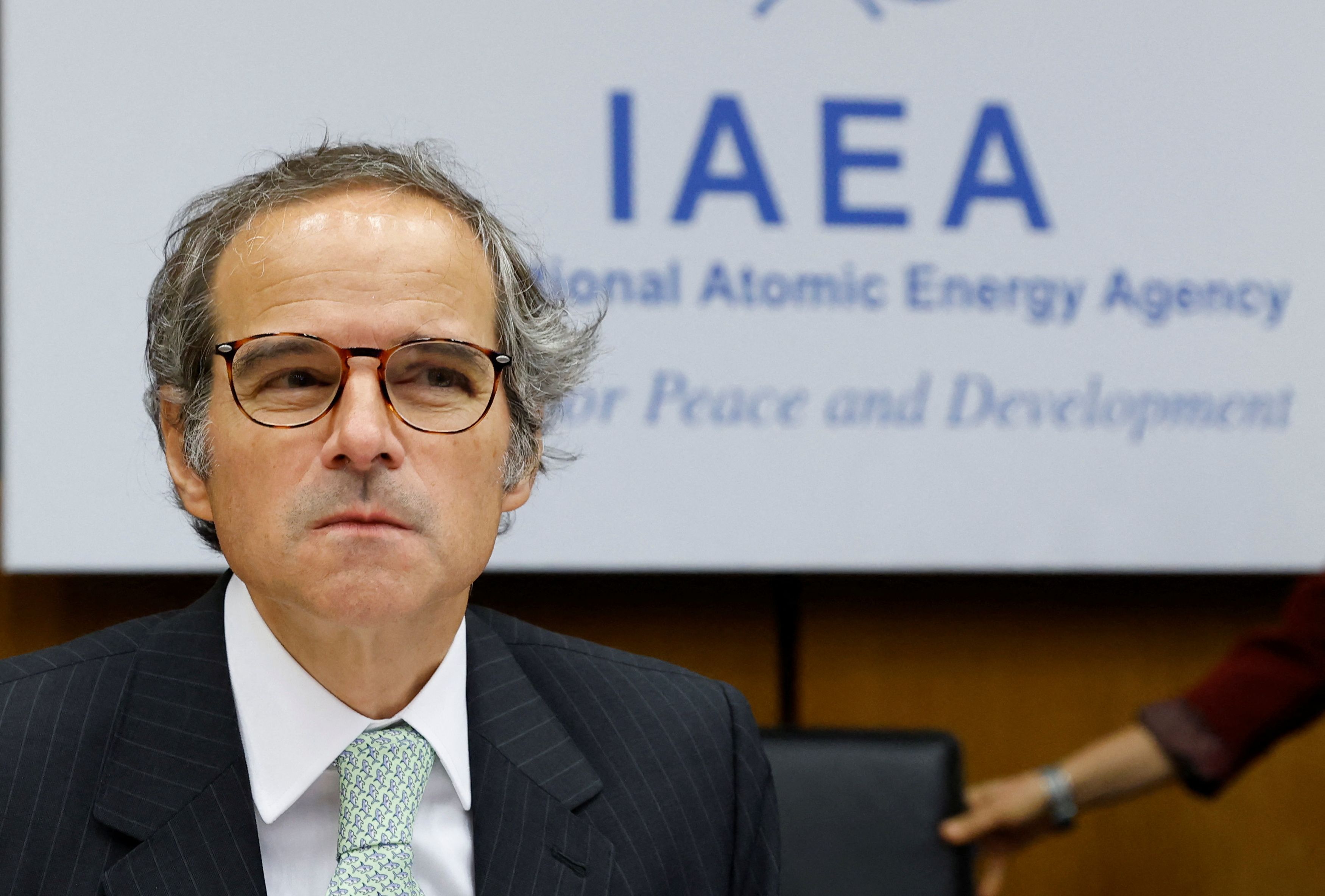 El Director General del Organismo Internacional de Energía Atómica (OIEA), Rafael Grossi, asiste a una reunión de la Junta de Gobernadores del OIEA en Viena, Austria, el 6 de junio de 2022 (REUTERS/Leonhard Foeger)