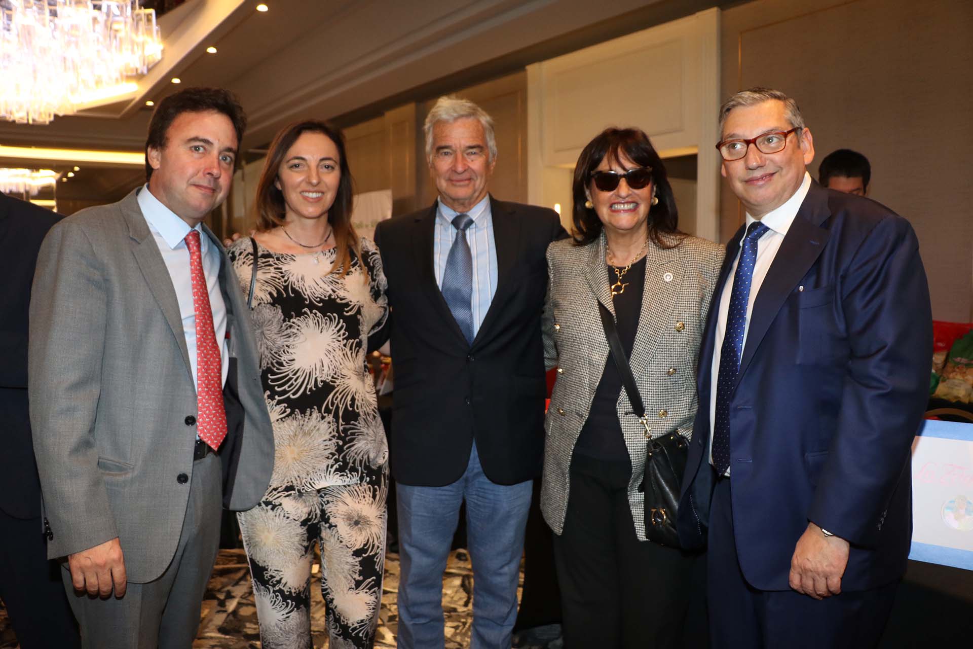 José Reyes, ministro de la embajada de Uruguay, junto a María José Cantón (Narbona Relais Chateaux Carmelo); Ignacio Viale del Carril, María Podestá, presidente de la Orden de Malta en la Argentina, y el embajador Carlos Enciso Christiansen 