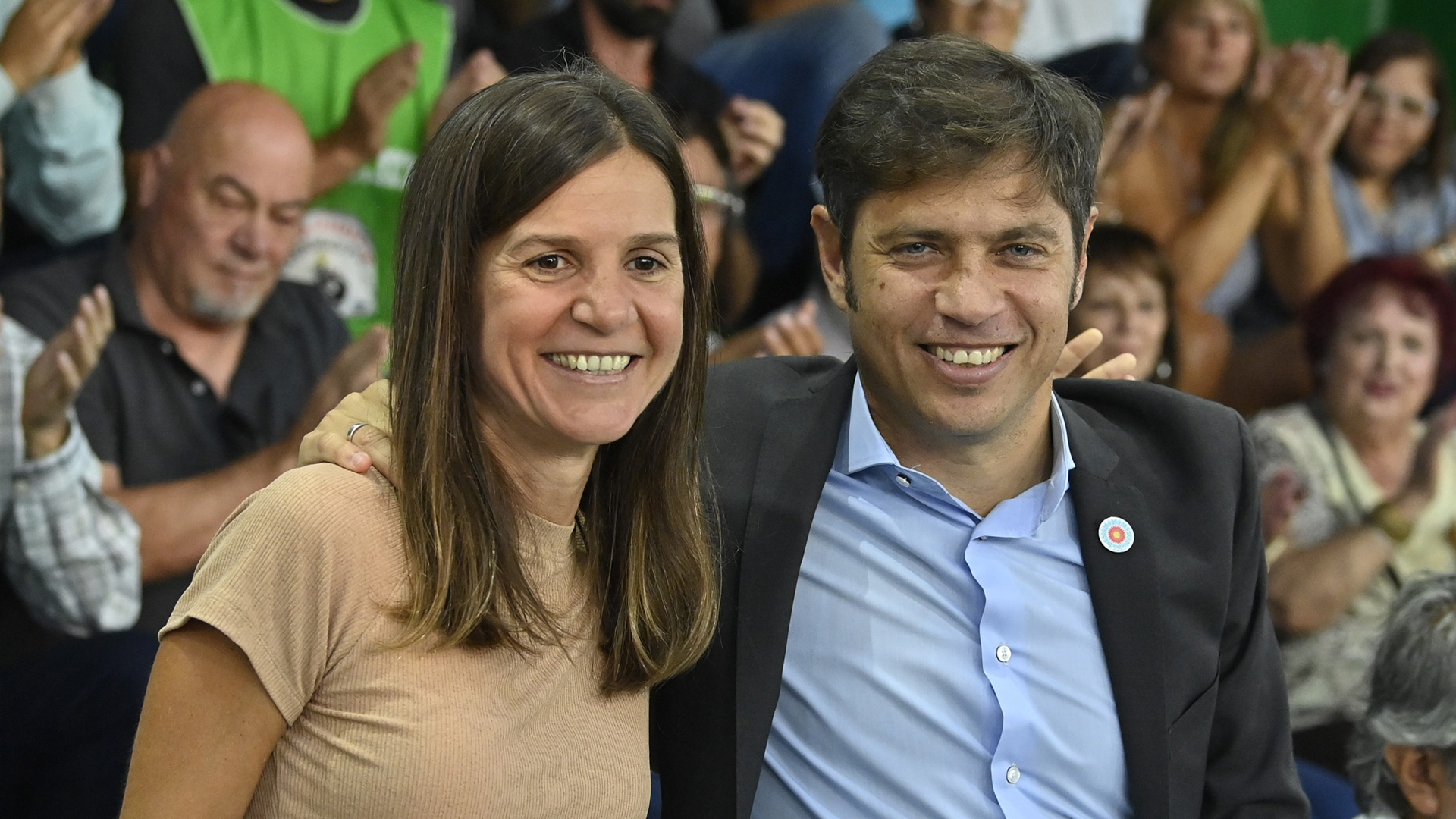La titular de ANSES, Fernanda Raverta, junto al gobernador bonaerense 