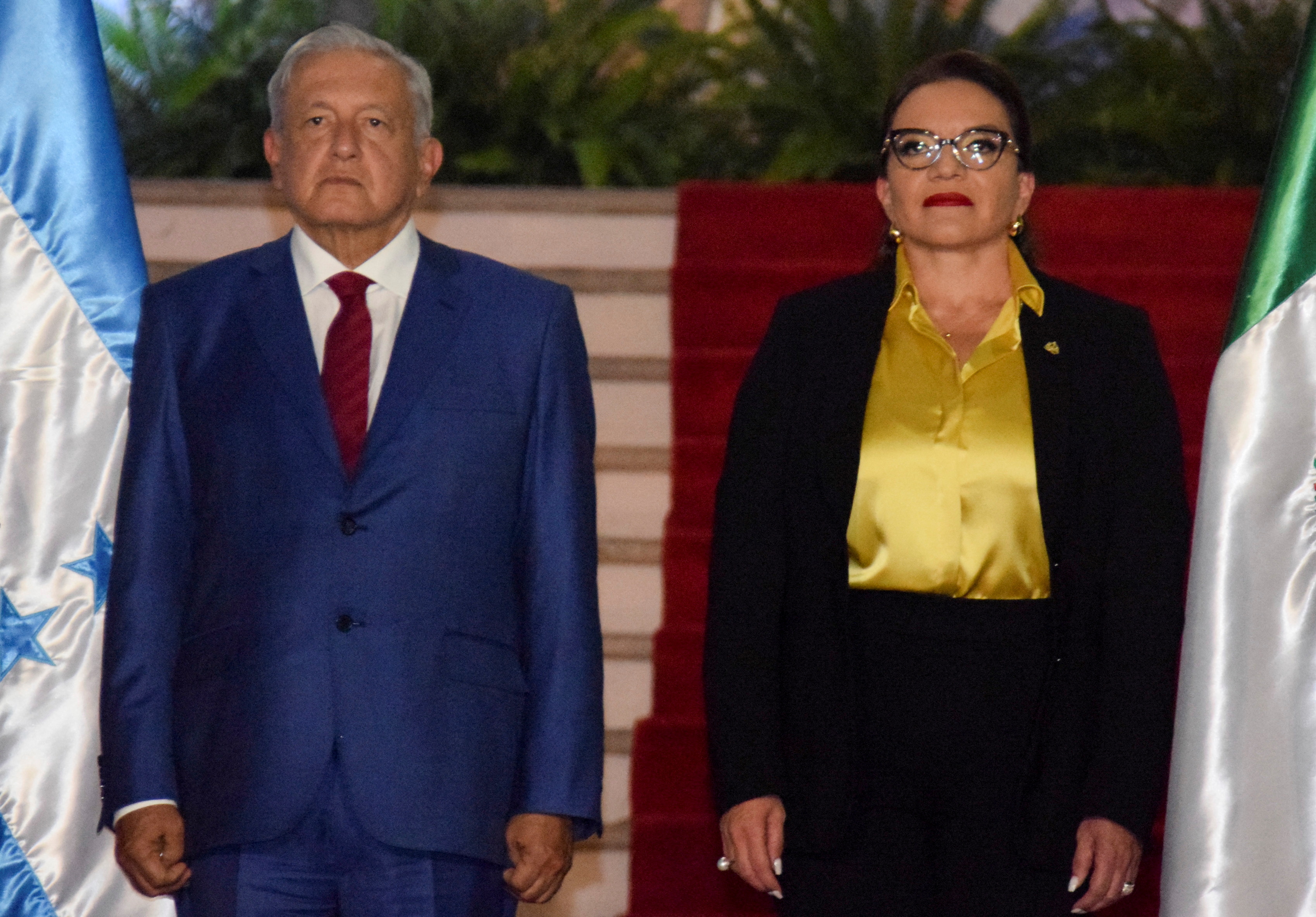 Mexico's President Andres Manuel Lopez Obrador stands next to Honduras President Xiomara Castro in a welcoming ceremony at the Presidential House, during Obrador's visit to Tegucigalpa, Honduras May 6, 2022. REUTERS/Henry Carbajal Zaldana NO RESALES. NO ARCHIVES
