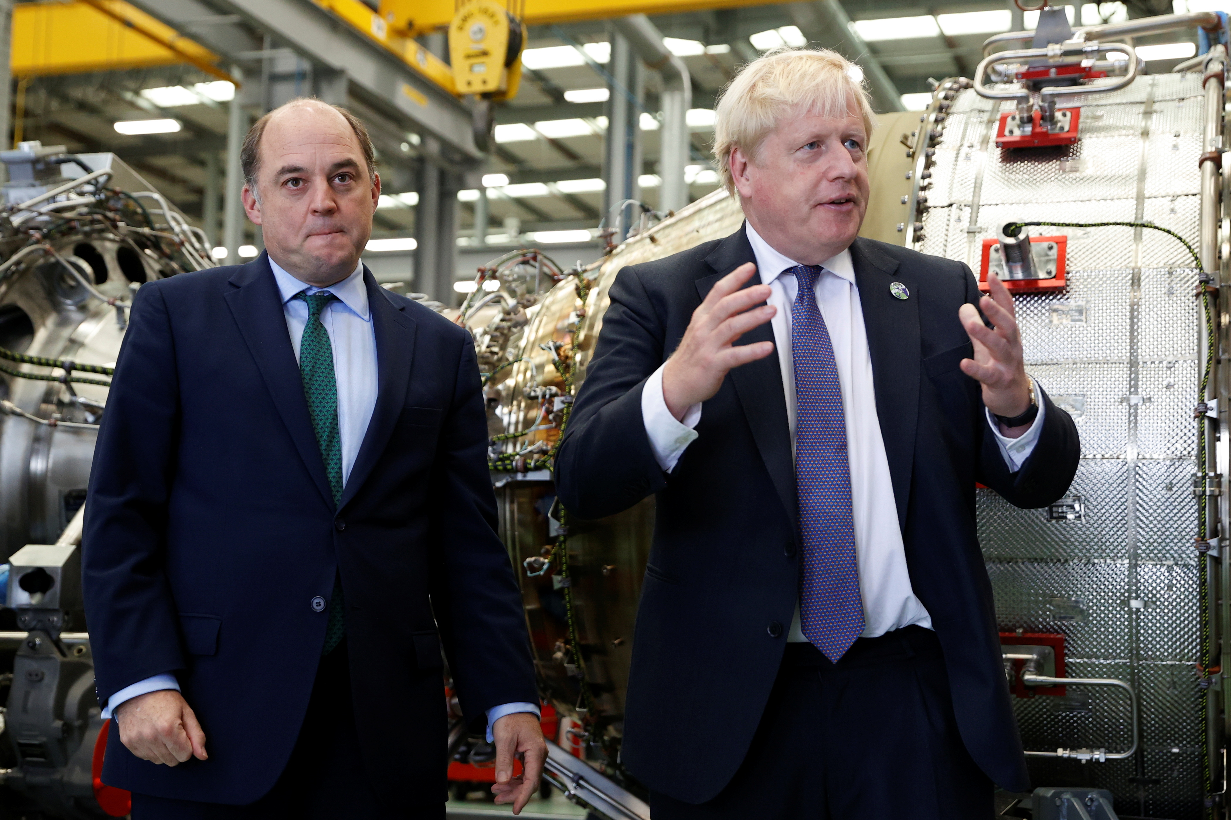 Ben Wallace y Boris Johnson (Reuters)